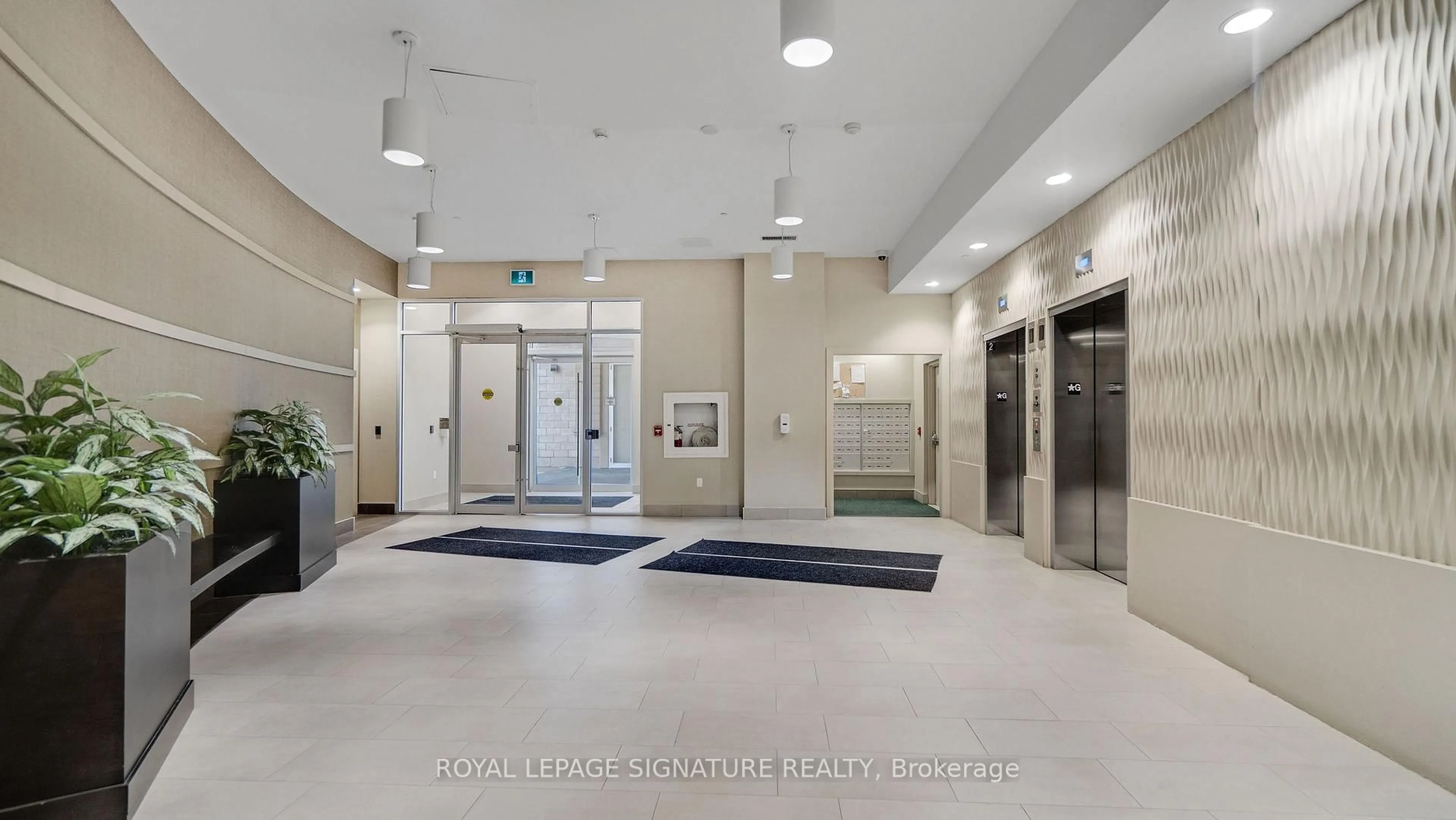 Indoor foyer for 216 Oak Park Blvd #304, Oakville Ontario L6H 7S8