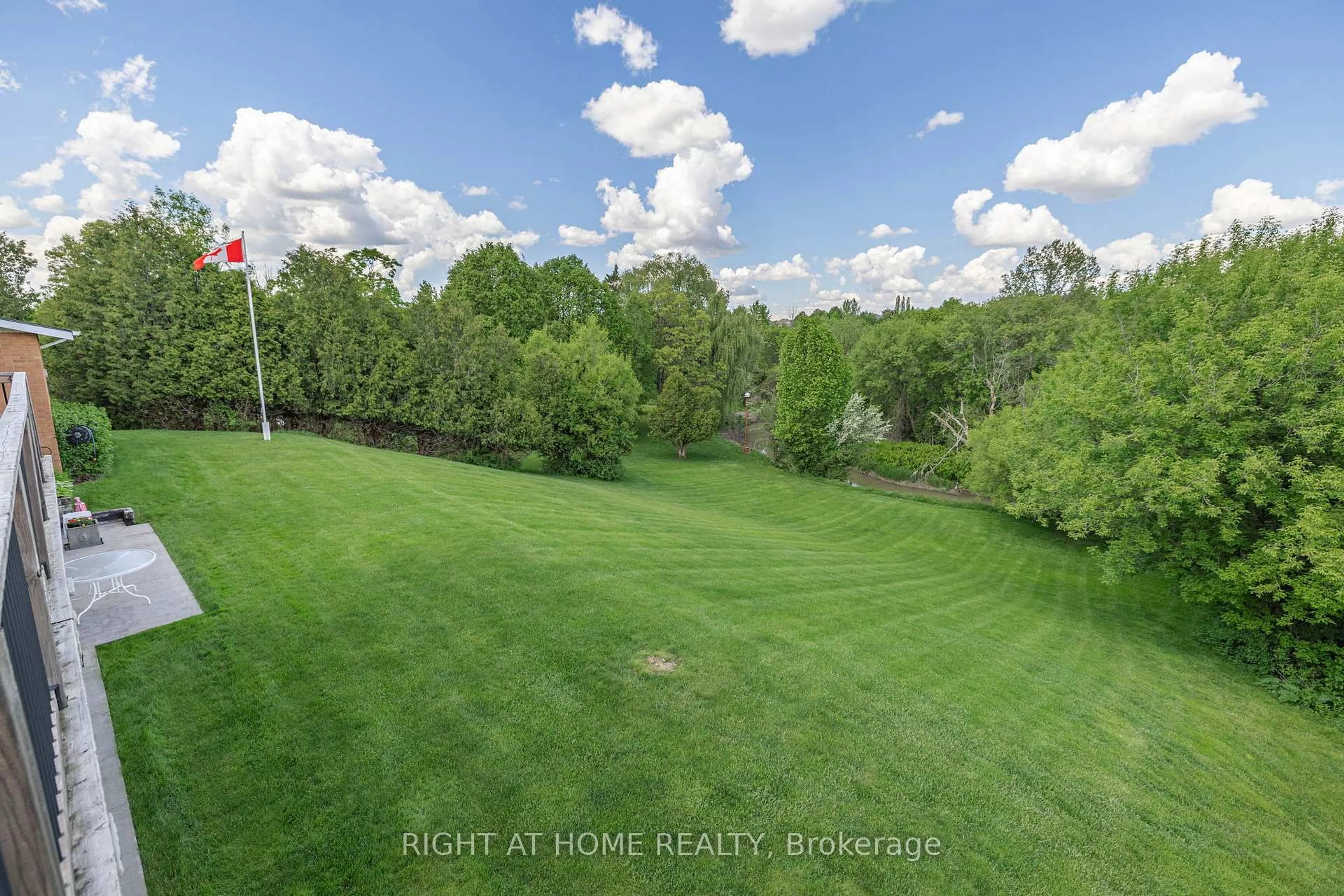 A pic from outside/outdoor area/front of a property/back of a property/a pic from drone, water/lake/river/ocean view for 42 Valleyview Rd, Brampton Ontario L6Z 4P9