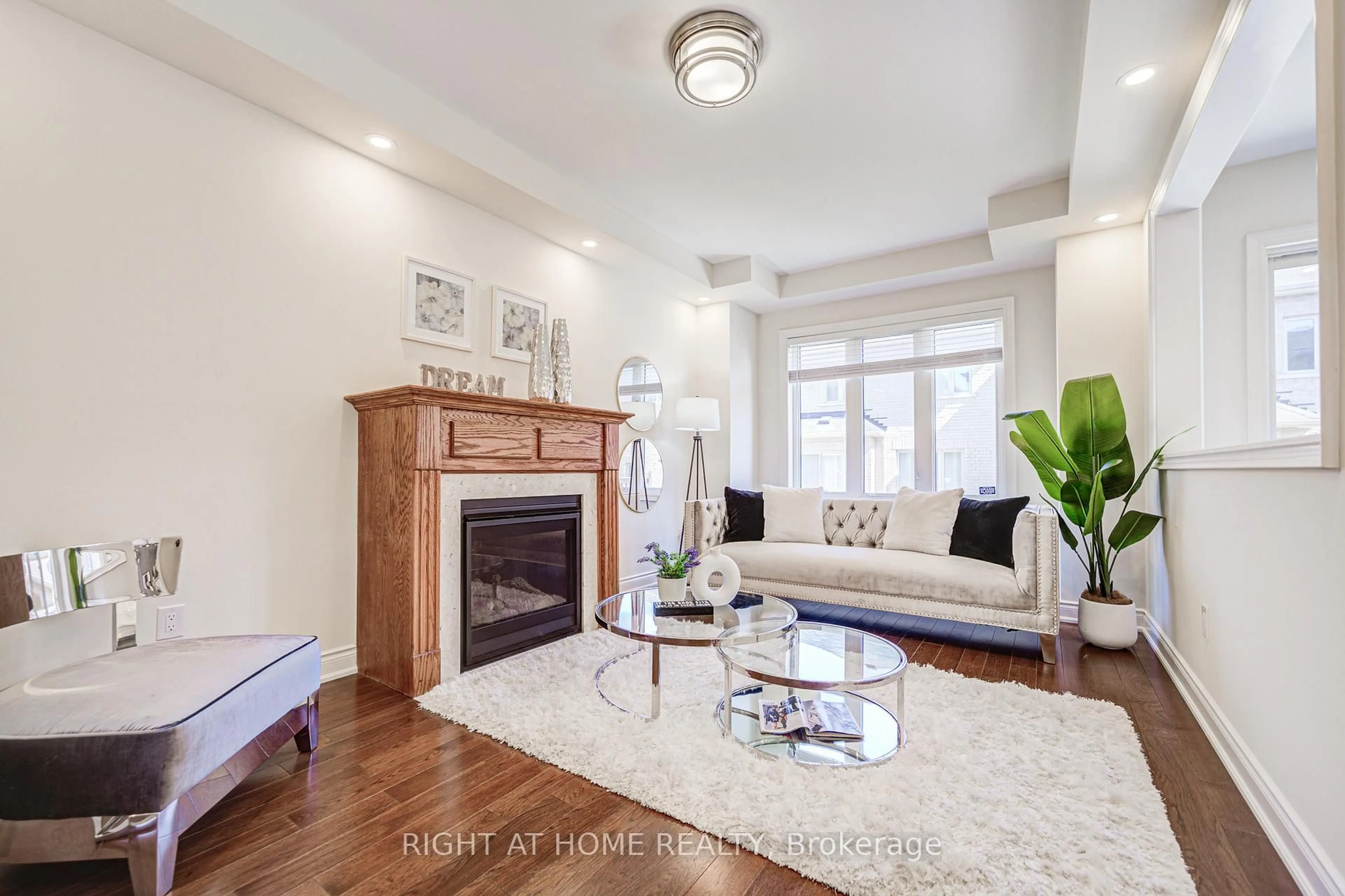 Living room with furniture, unknown for 498 Wheat Boom Dr, Oakville Ontario L6H 0S7