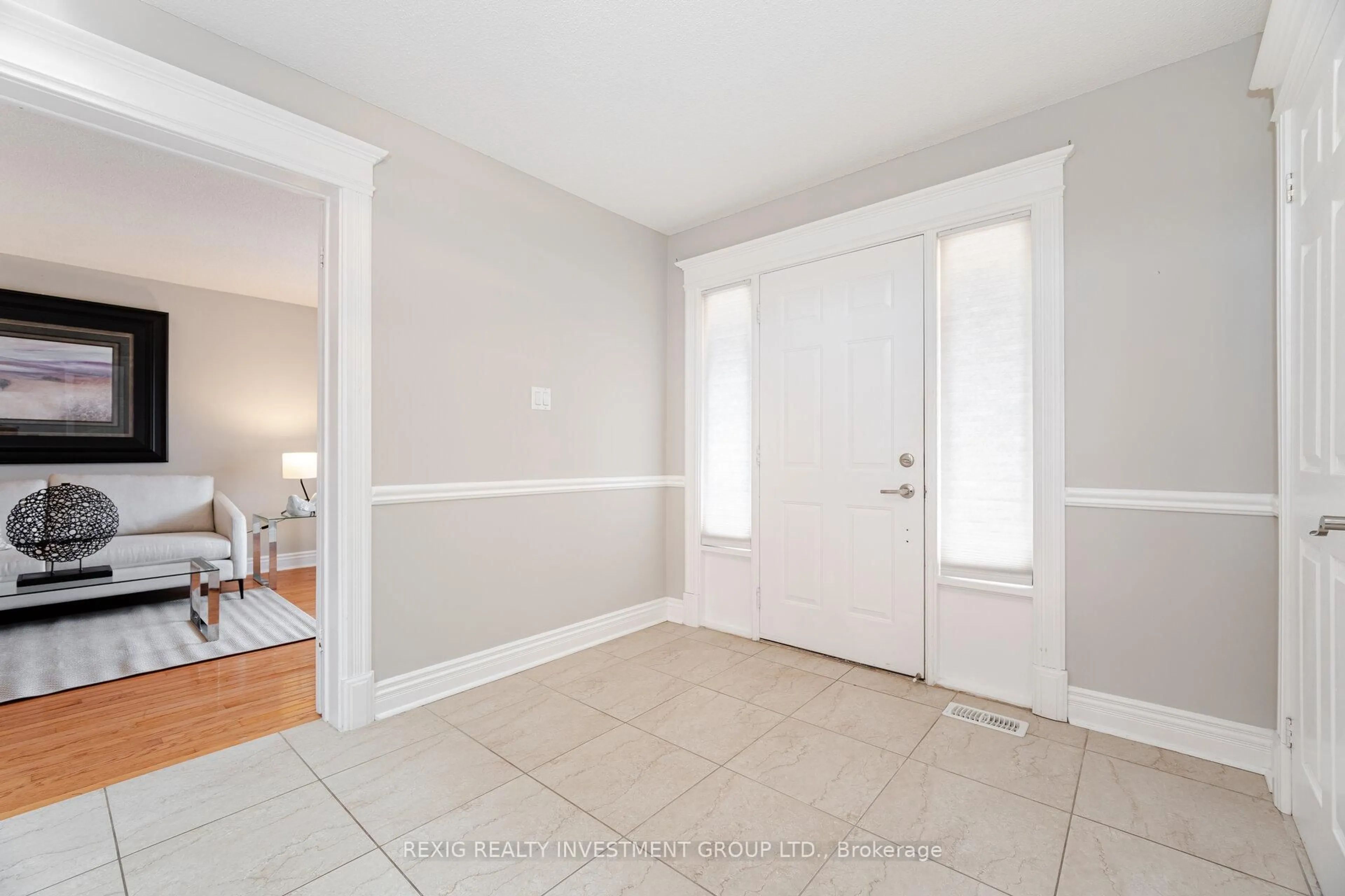 Indoor entryway for 66 Settler Crt, Brampton Ontario L6Z 4L6