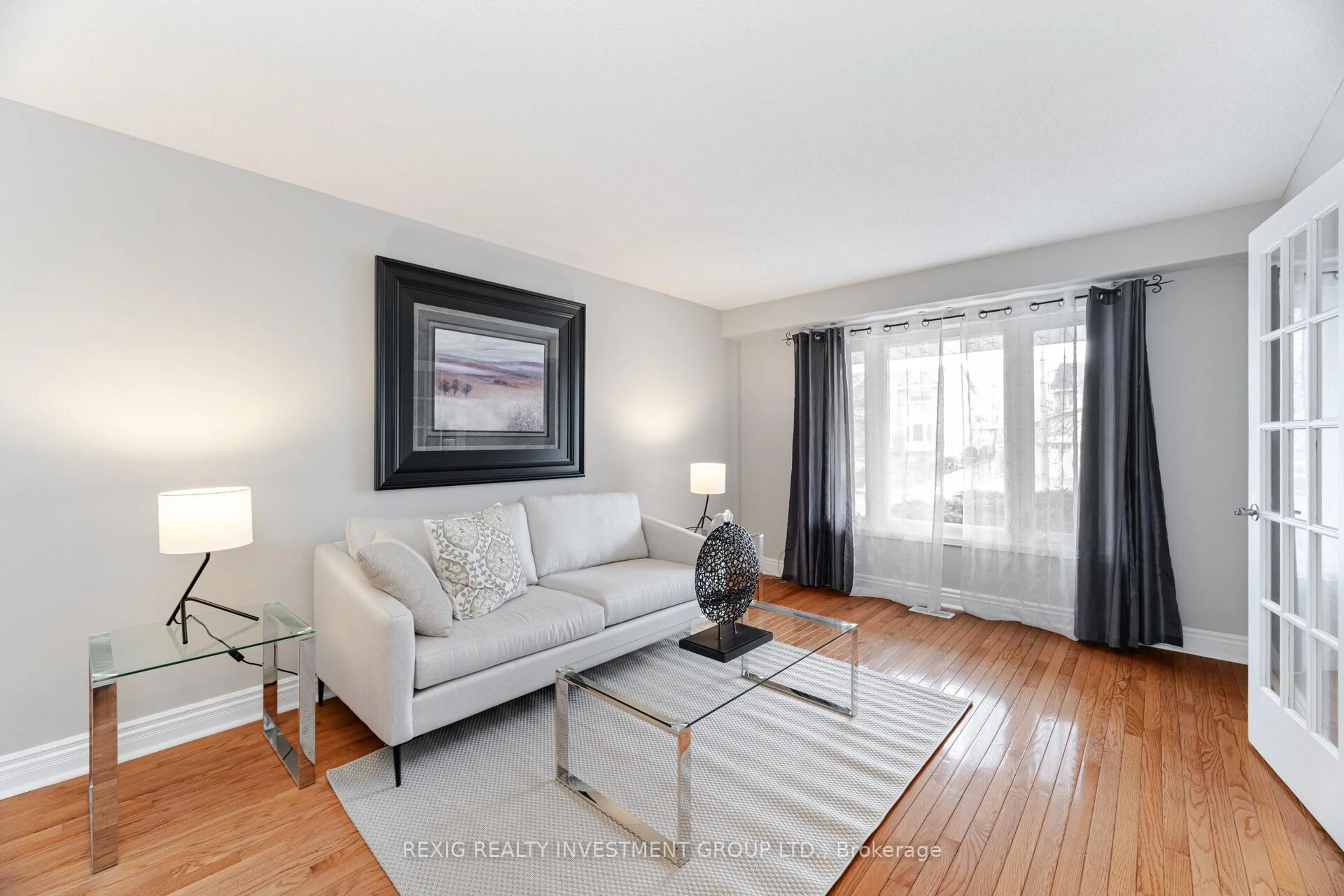 Living room with furniture, wood/laminate floor for 66 Settler Crt, Brampton Ontario L6Z 4L6
