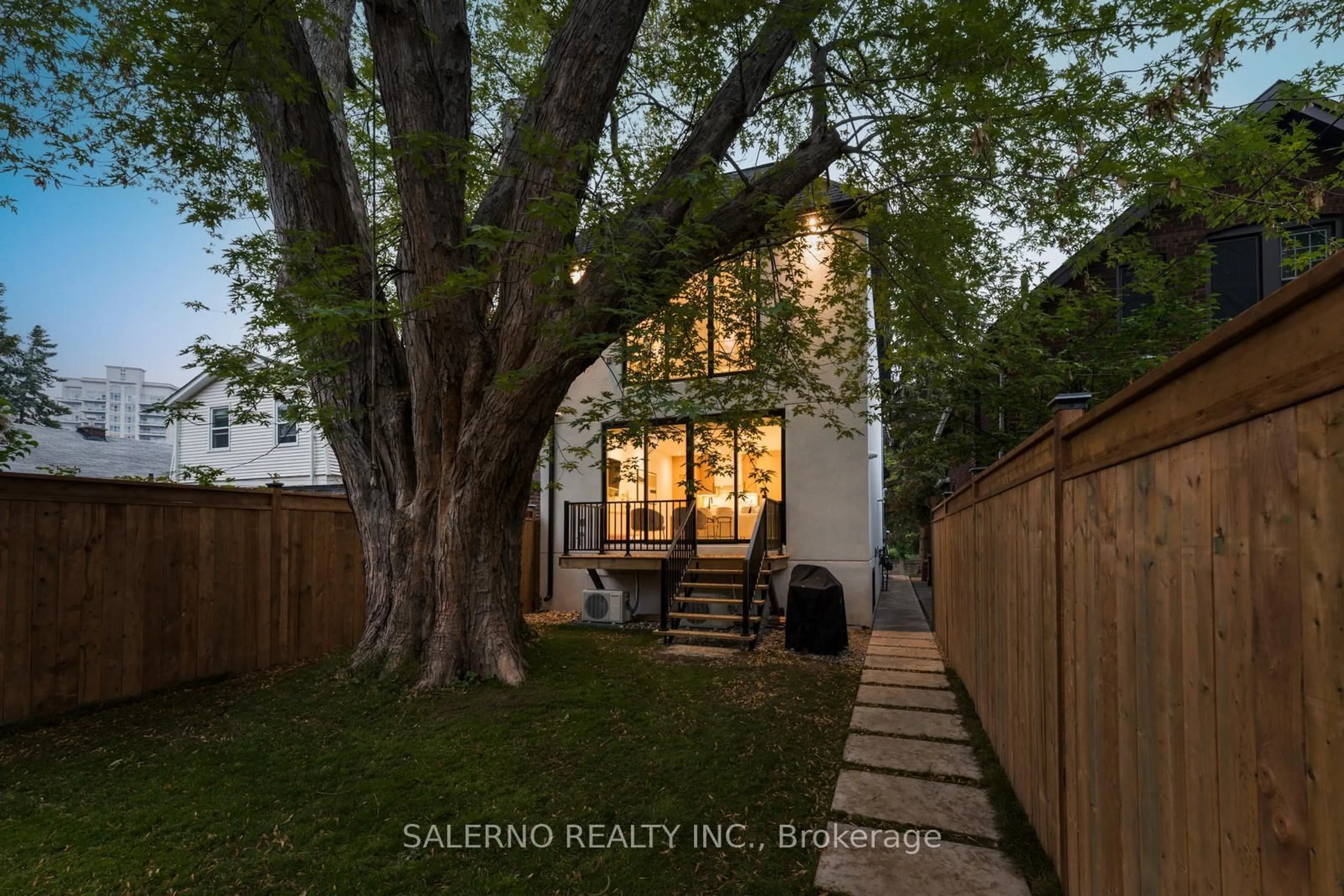 Patio, street for 95 James St, Toronto Ontario M8W 1L7