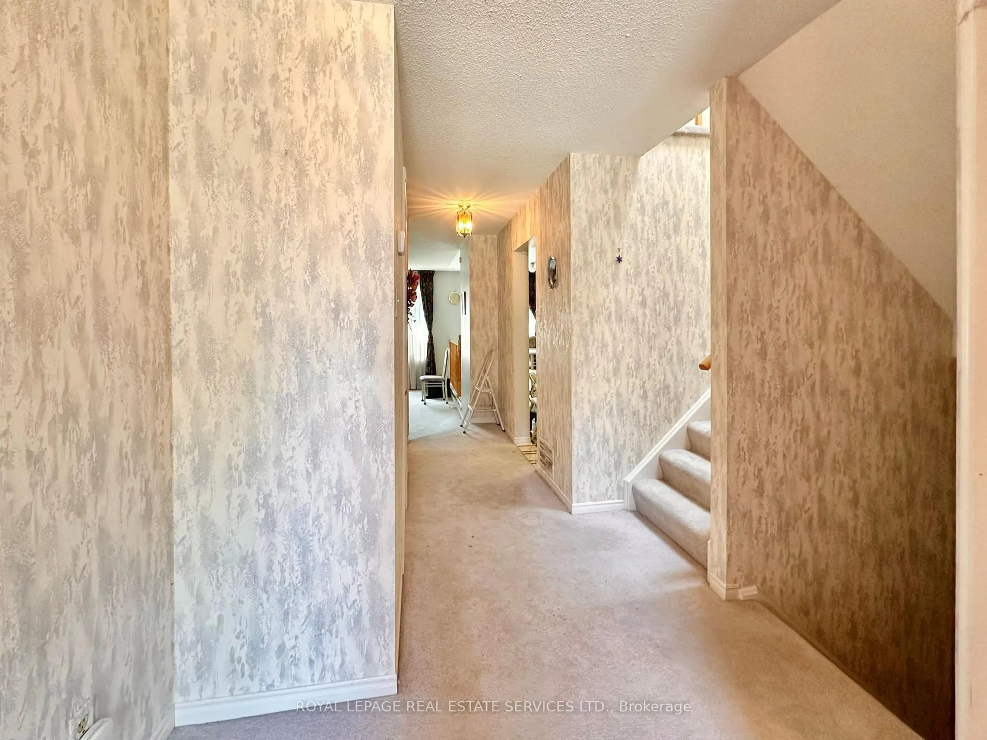Indoor foyer for 4635 Regents Terr #44, Mississauga Ontario L5R 1X2