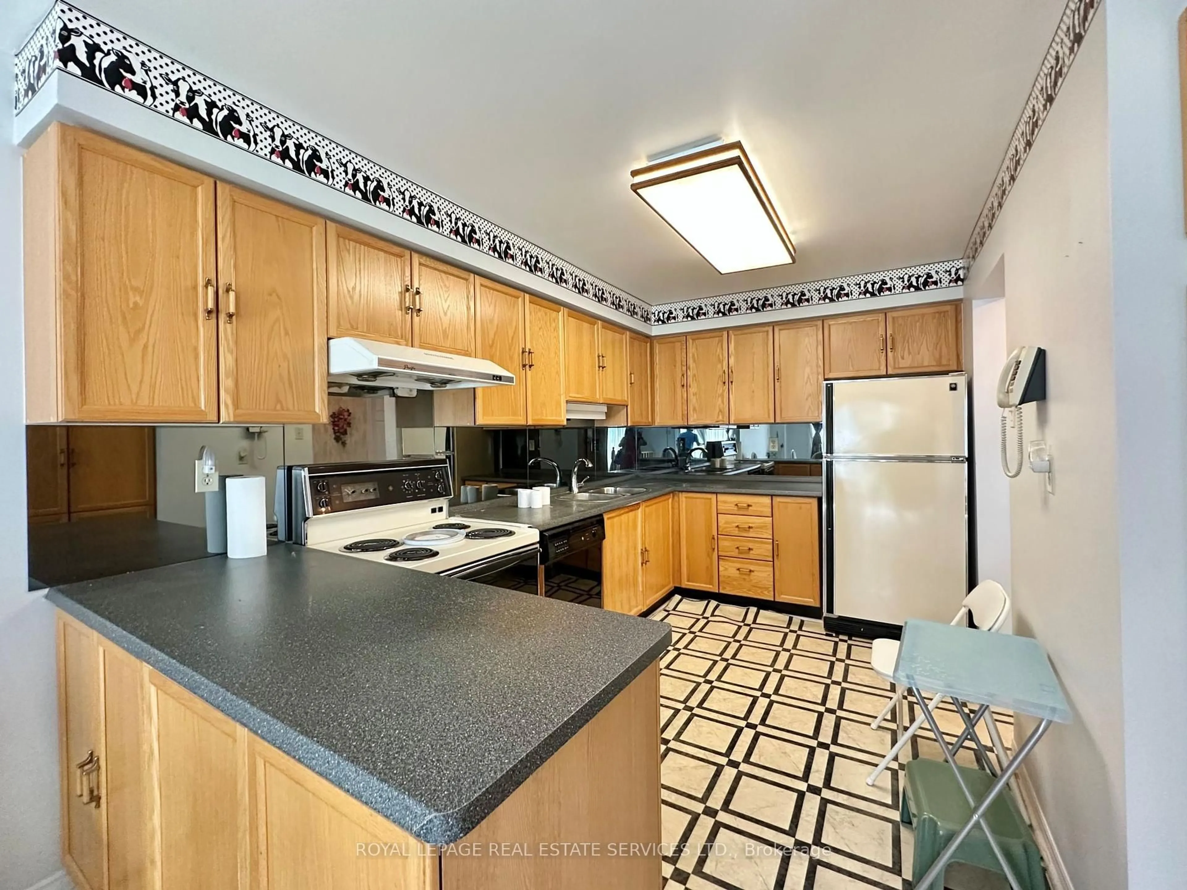 Standard kitchen, ceramic/tile floor for 4635 Regents Terr #44, Mississauga Ontario L5R 1X2