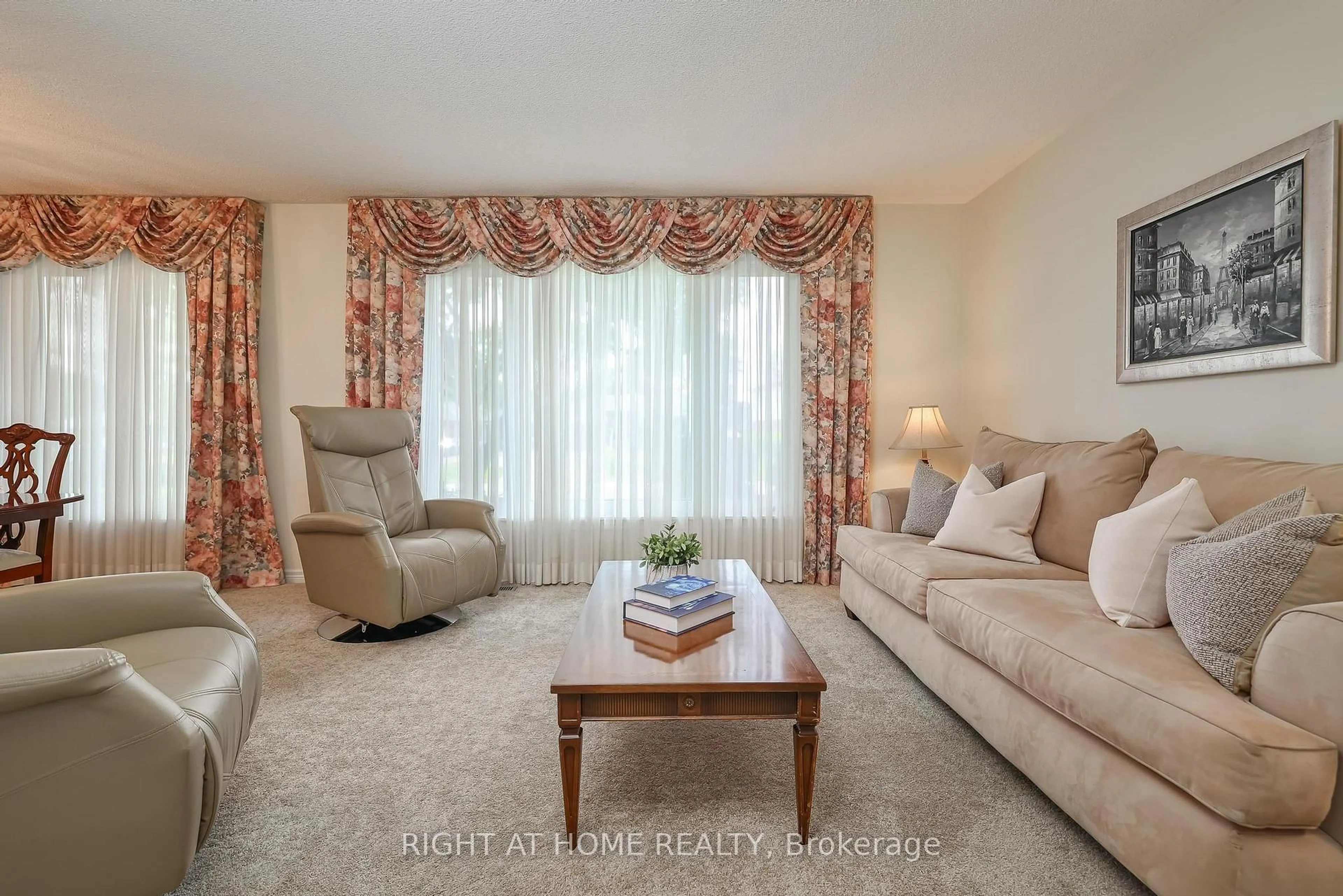Living room with furniture, carpet floor for 25 Devonshire Dr, Brampton Ontario L6T 3G5