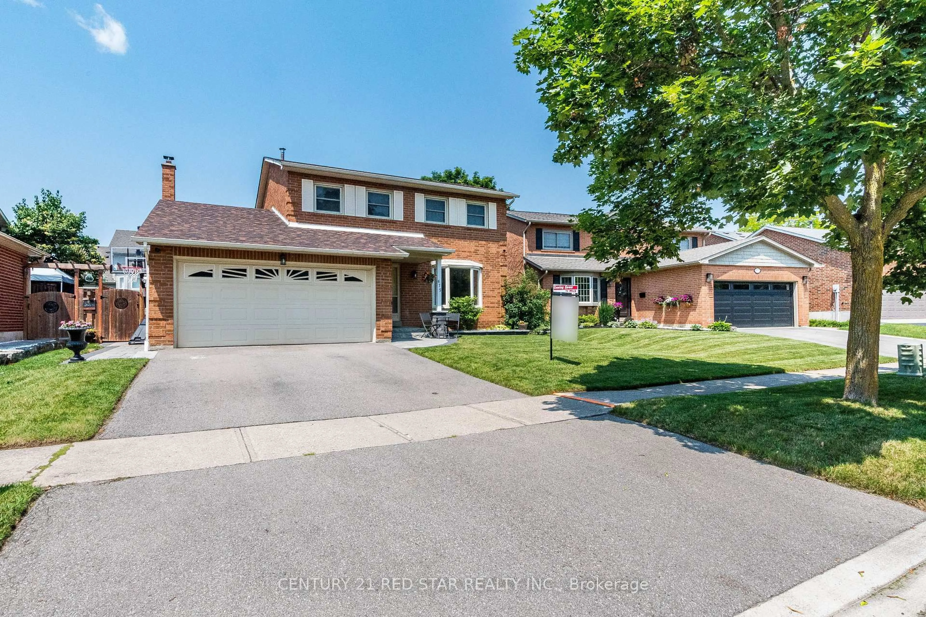 A pic from outside/outdoor area/front of a property/back of a property/a pic from drone, street for 675 Harrison Rd, Milton Ontario L9T 4S7