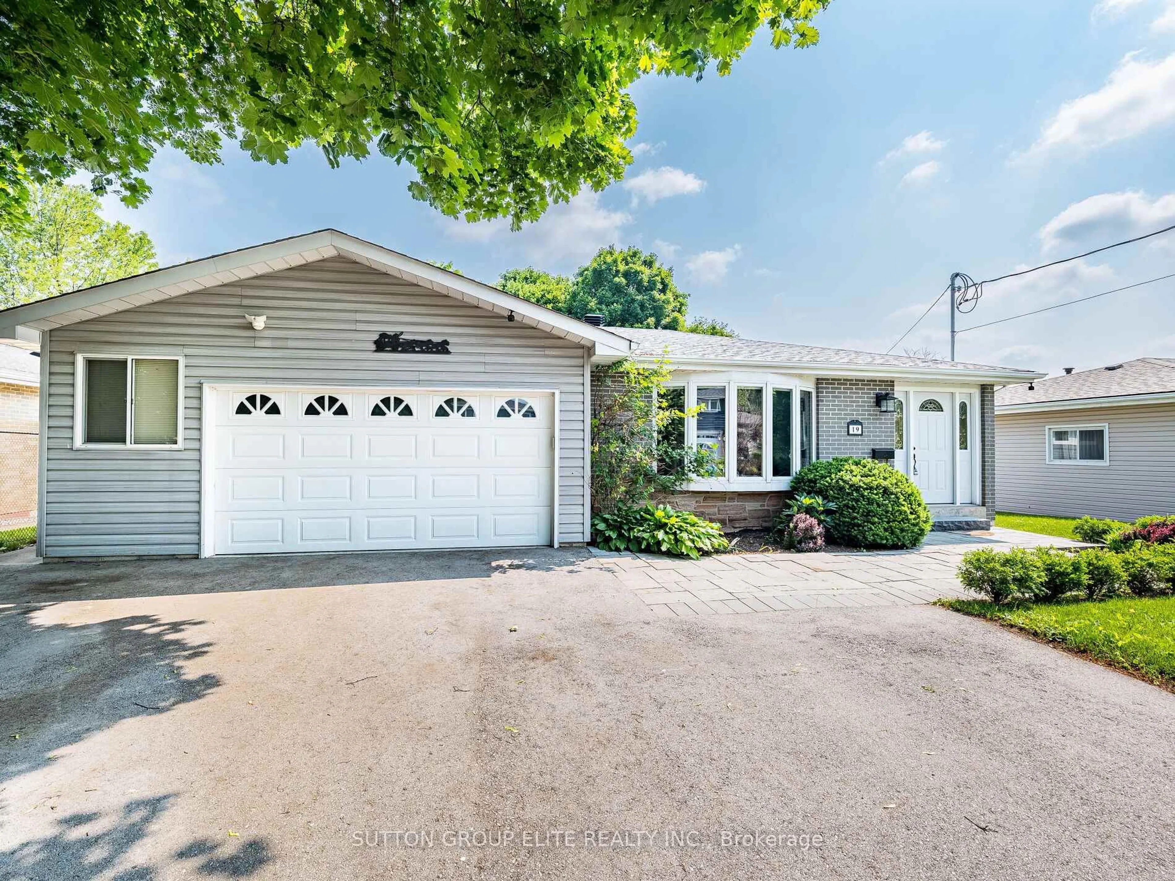 Home with vinyl exterior material, street for 19 Joycelyn Cres, Halton Hills Ontario L7G 2S5