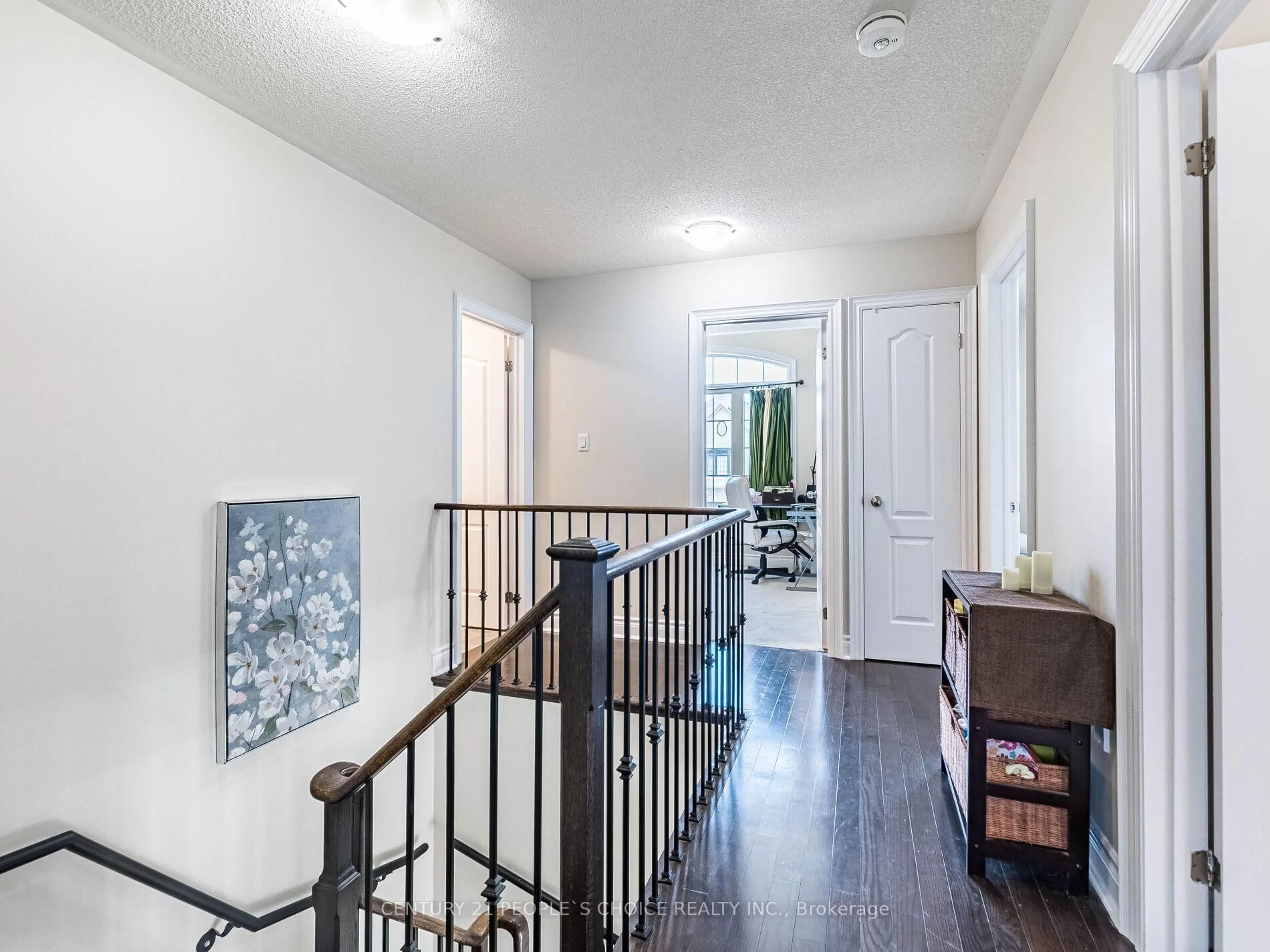 Indoor entryway for 4 Dunley Cres, Brampton Ontario L6X 5K3