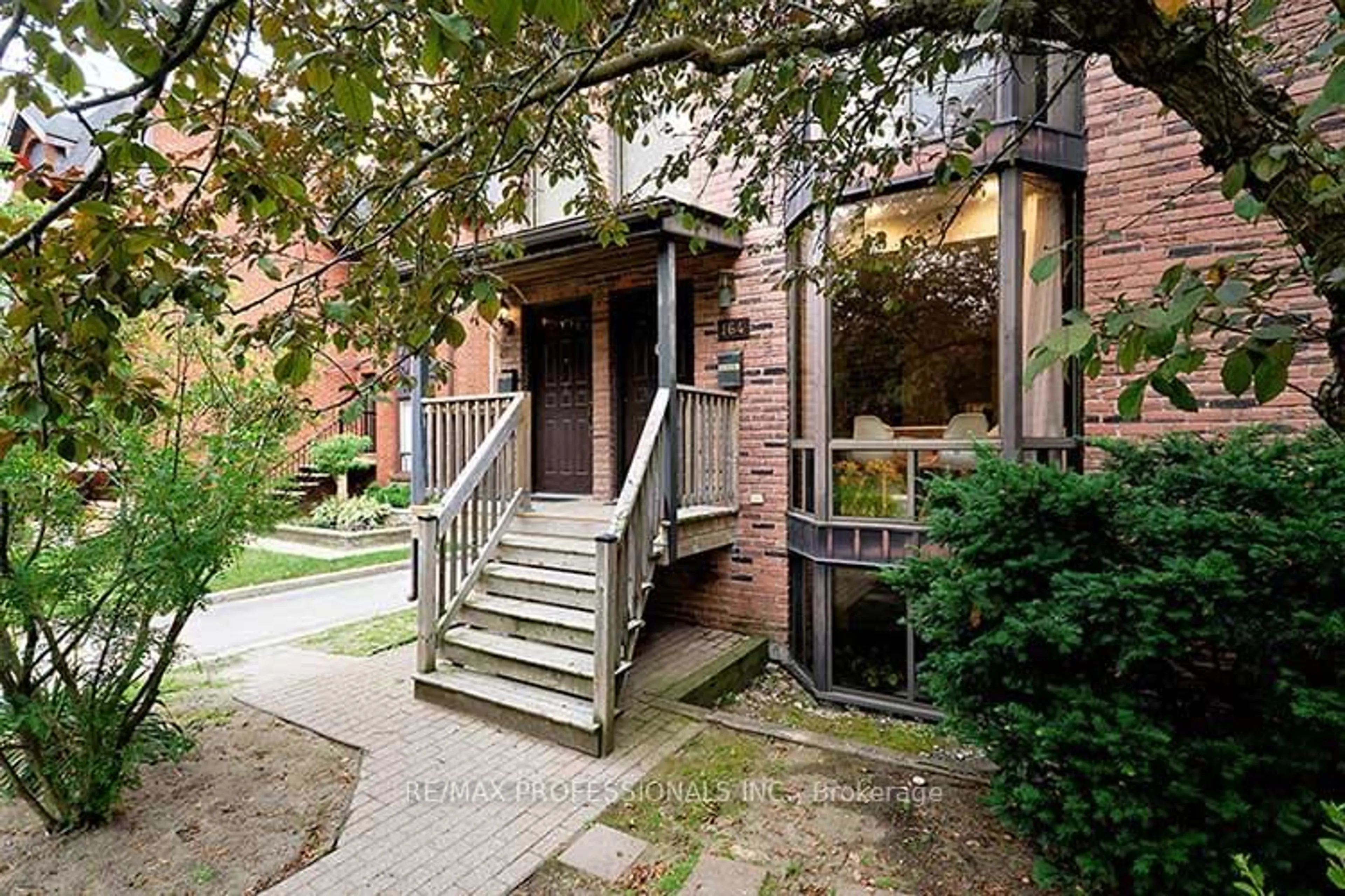 Home with brick exterior material, street for 164 Quebec Ave, Toronto Ontario M6P 2T8