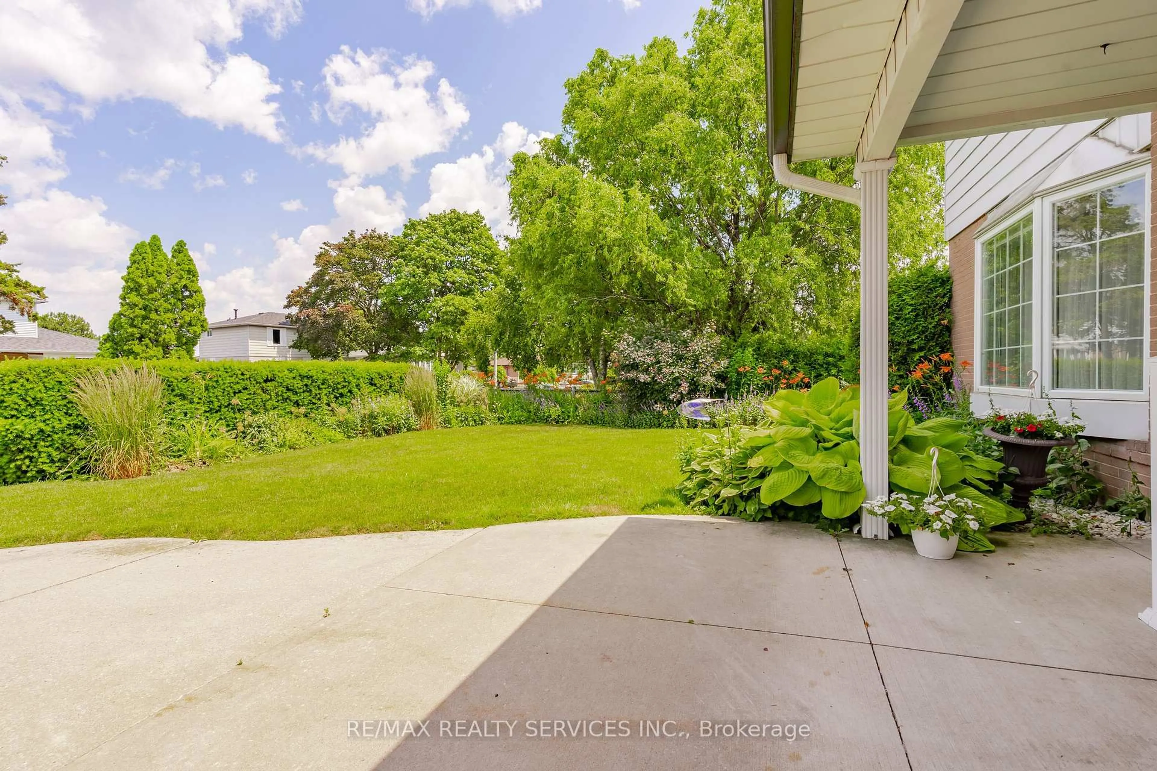 Patio, unknown for 39 Dunblaine Cres, Brampton Ontario L6T 3H1