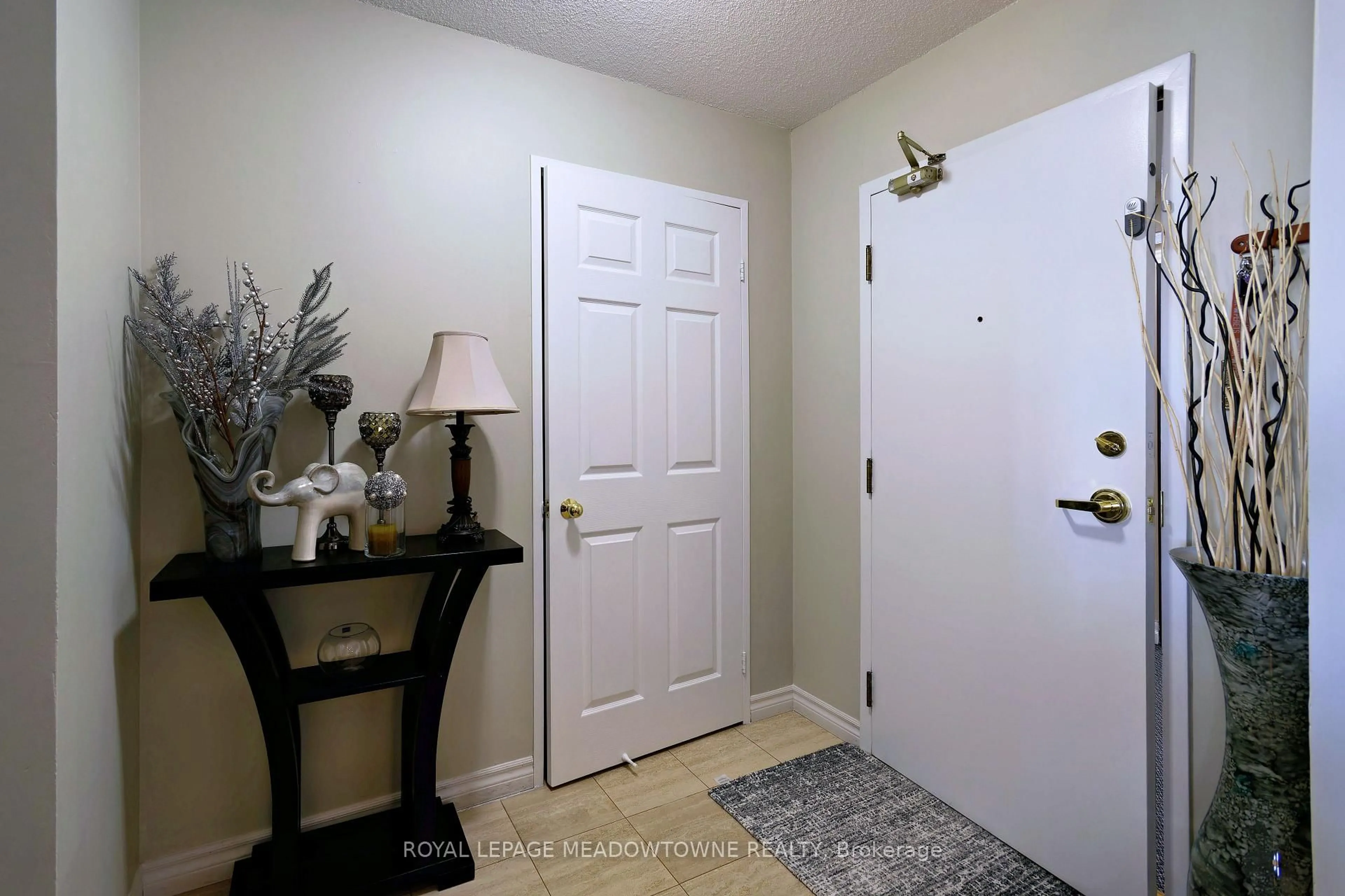 Indoor entryway for 30 Malta Ave #2110, Brampton Ontario L6Y 4S5