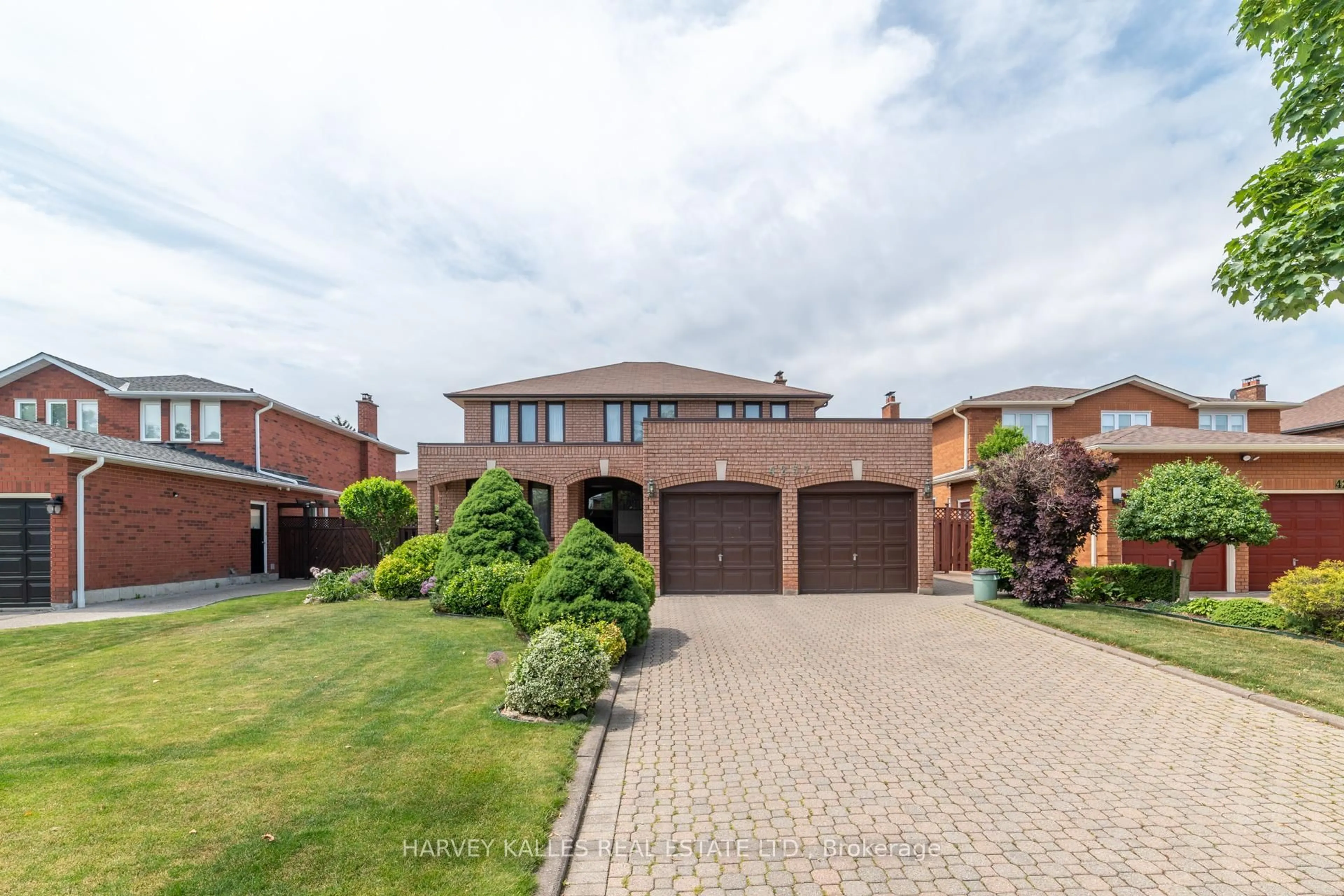 Home with brick exterior material, street for 4257 Starlight Cres, Mississauga Ontario L4W 4R4
