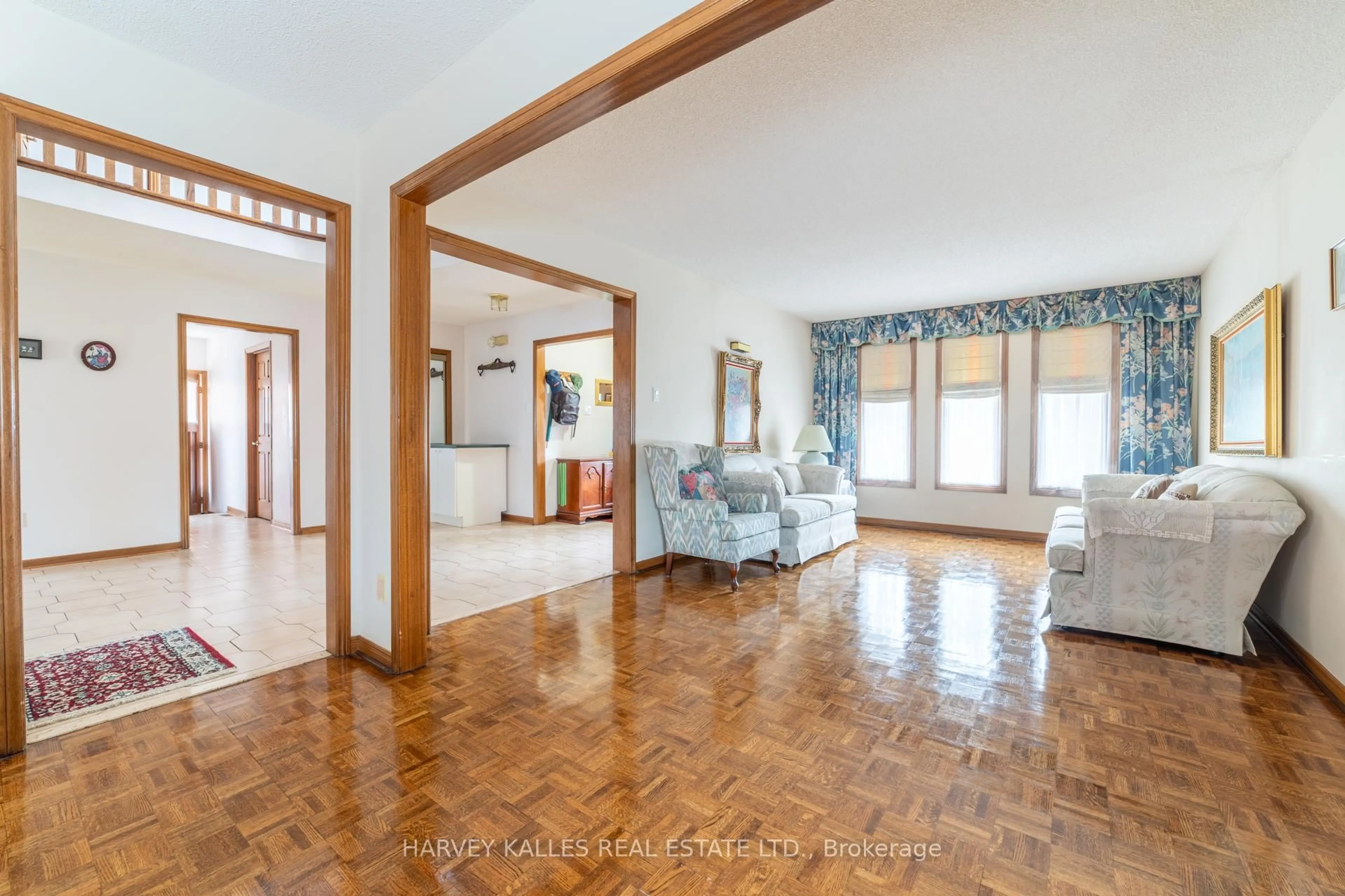 Indoor foyer for 4257 Starlight Cres, Mississauga Ontario L4W 4R4