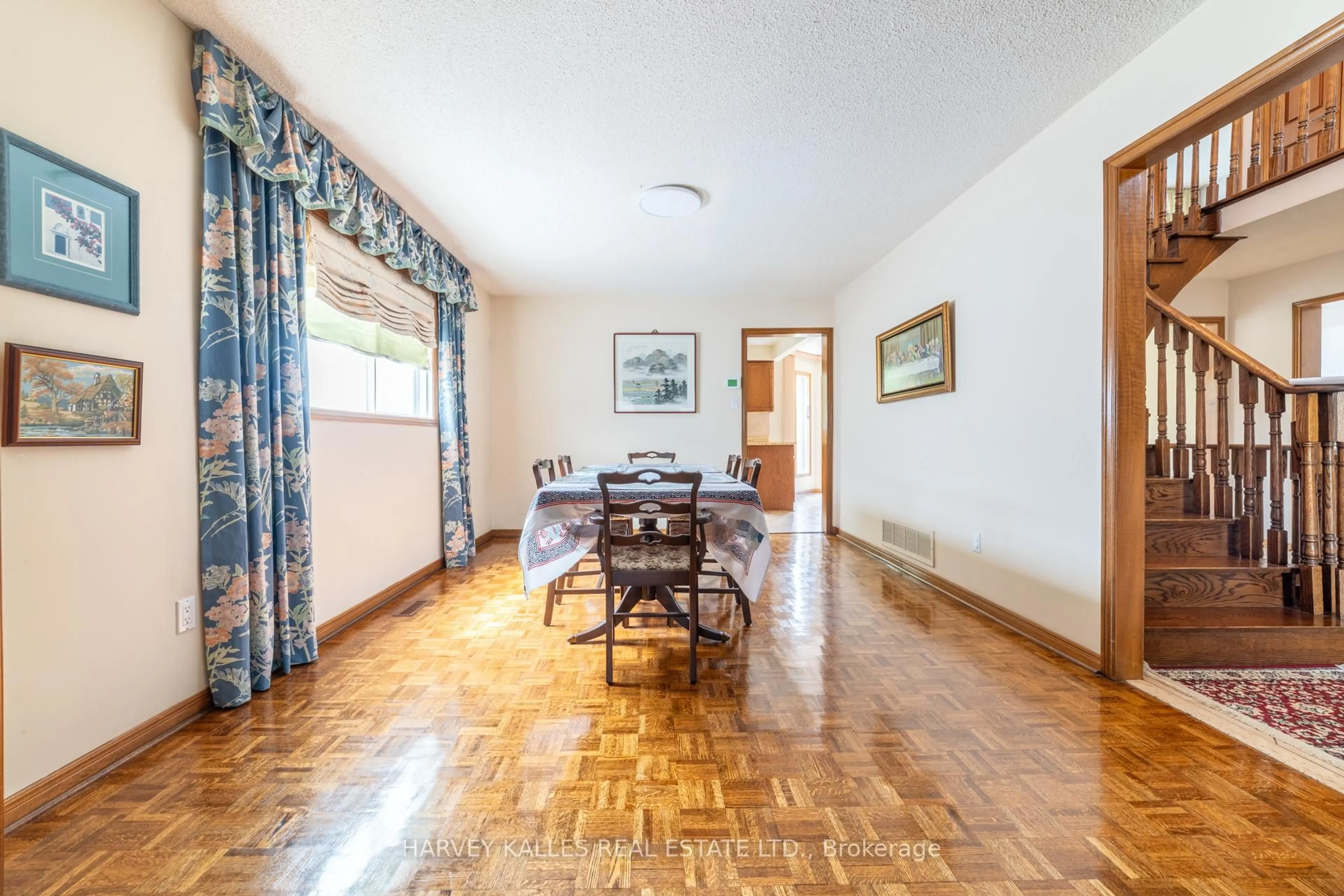 Dining room, wood/laminate floor for 4257 Starlight Cres, Mississauga Ontario L4W 4R4