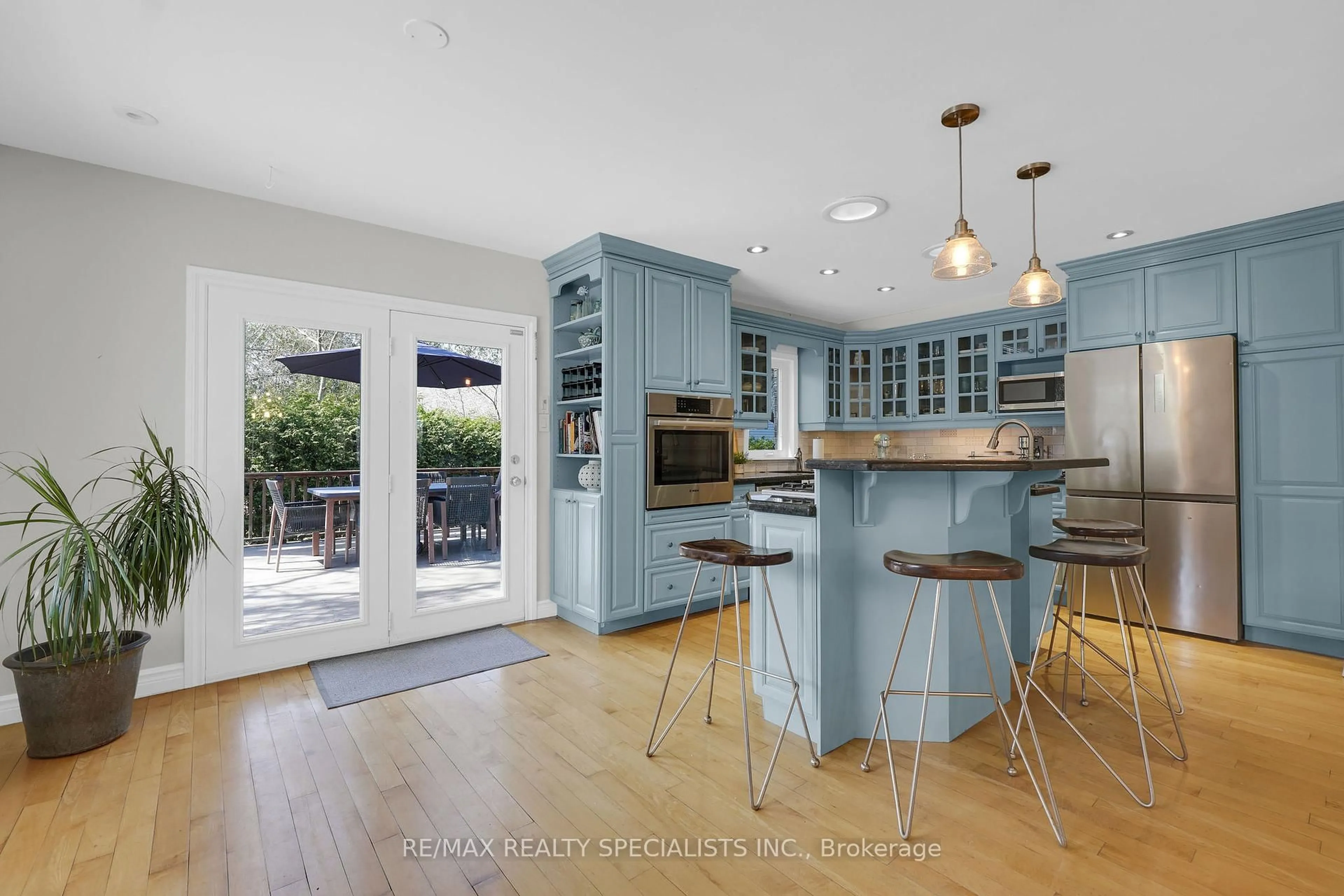 Open concept kitchen, unknown for 15 Credit St, Halton Hills Ontario L7G 2W5