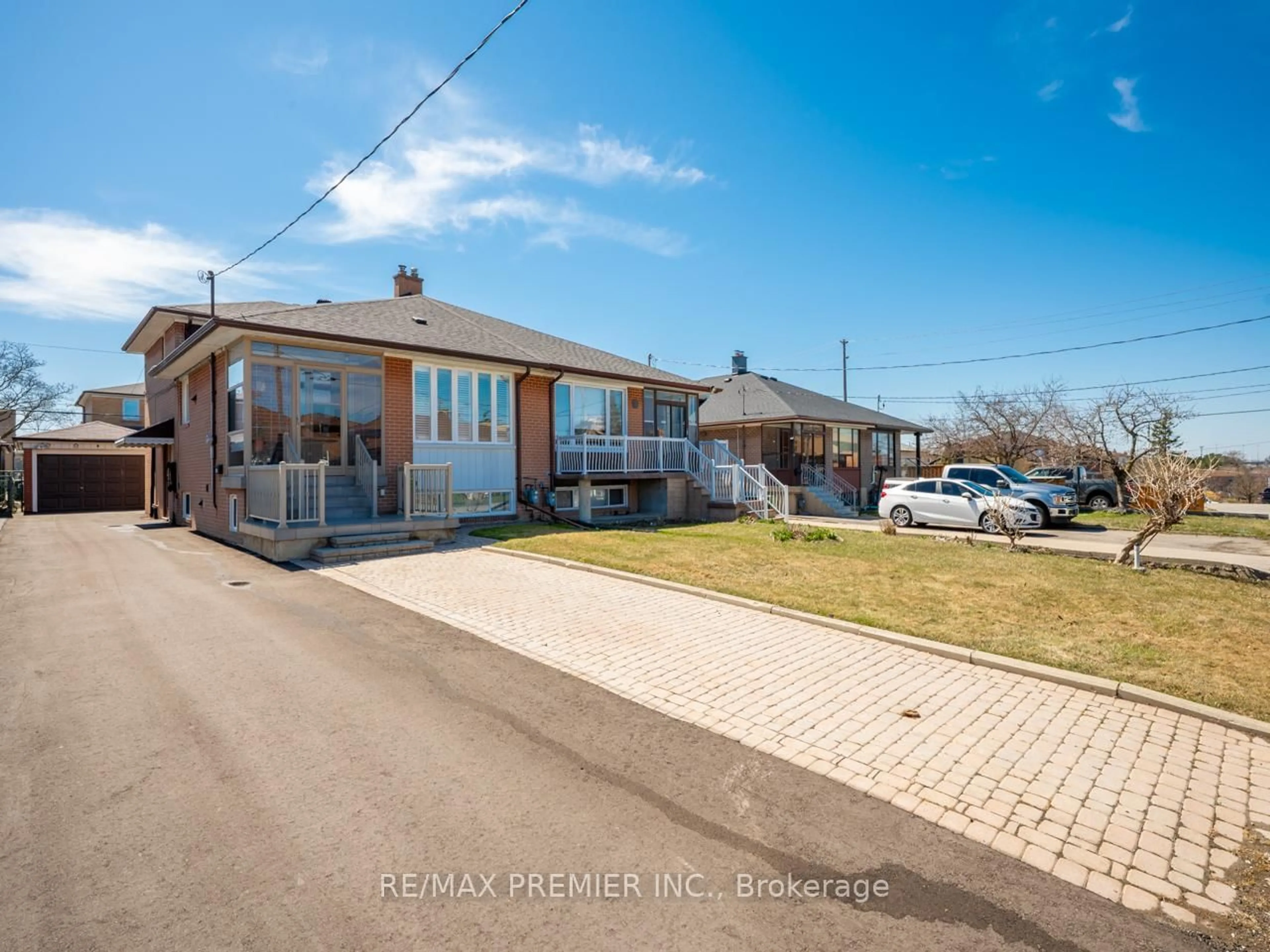 A pic from outside/outdoor area/front of a property/back of a property/a pic from drone, street for 7 Lantos Crt, Toronto Ontario M3M 1G3