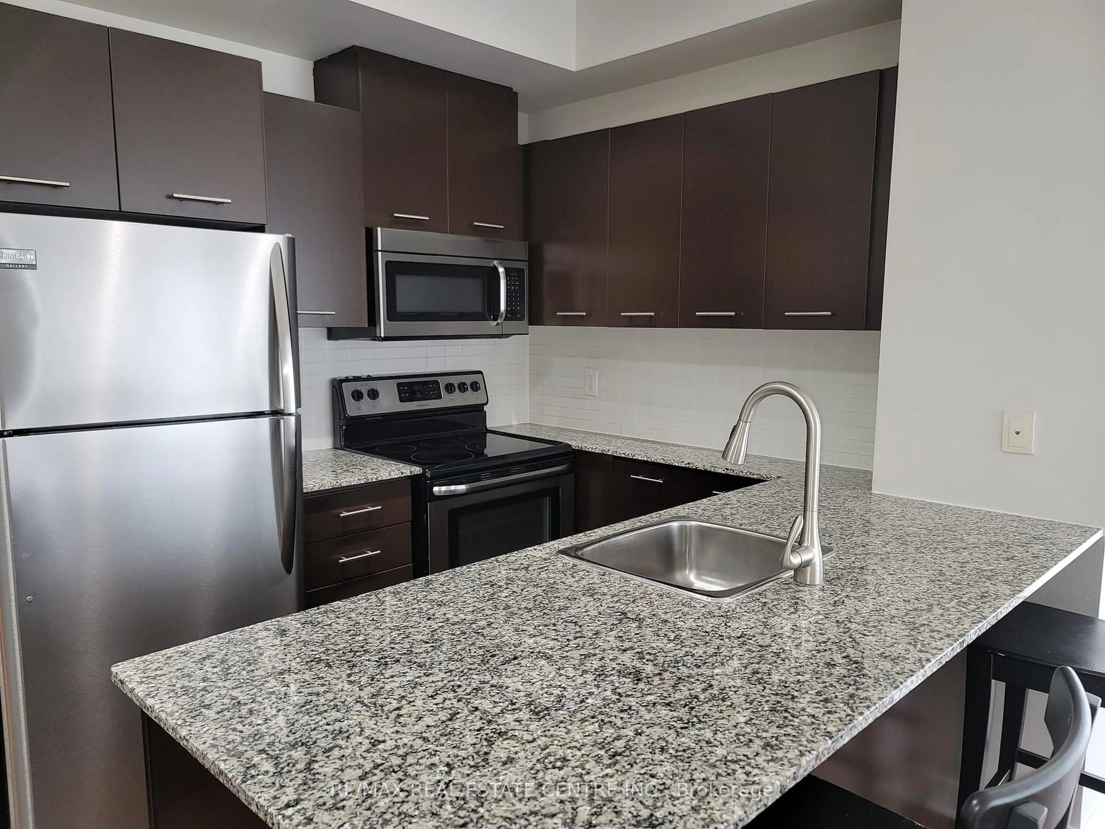 Standard kitchen, unknown for 360 Square One Dr #1711, Mississauga Ontario L5B 0E6