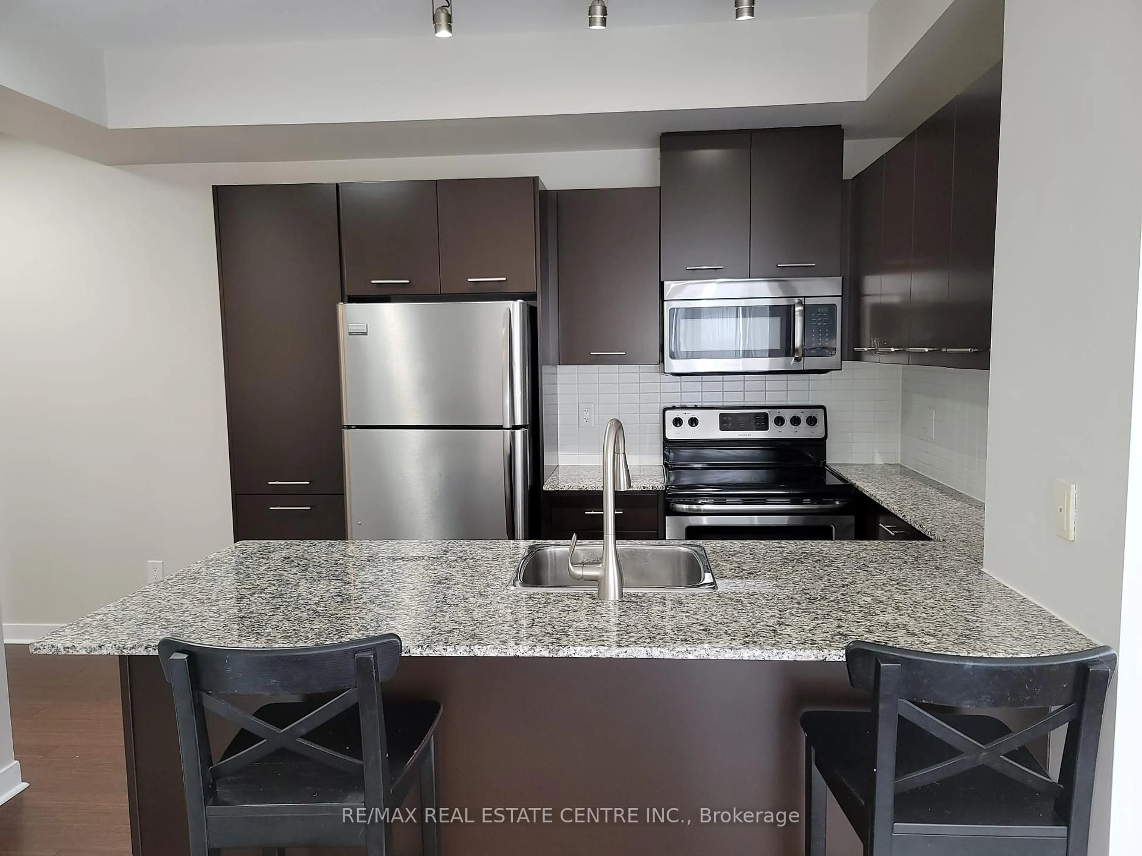 Standard kitchen, unknown for 360 Square One Dr #1711, Mississauga Ontario L5B 0E6