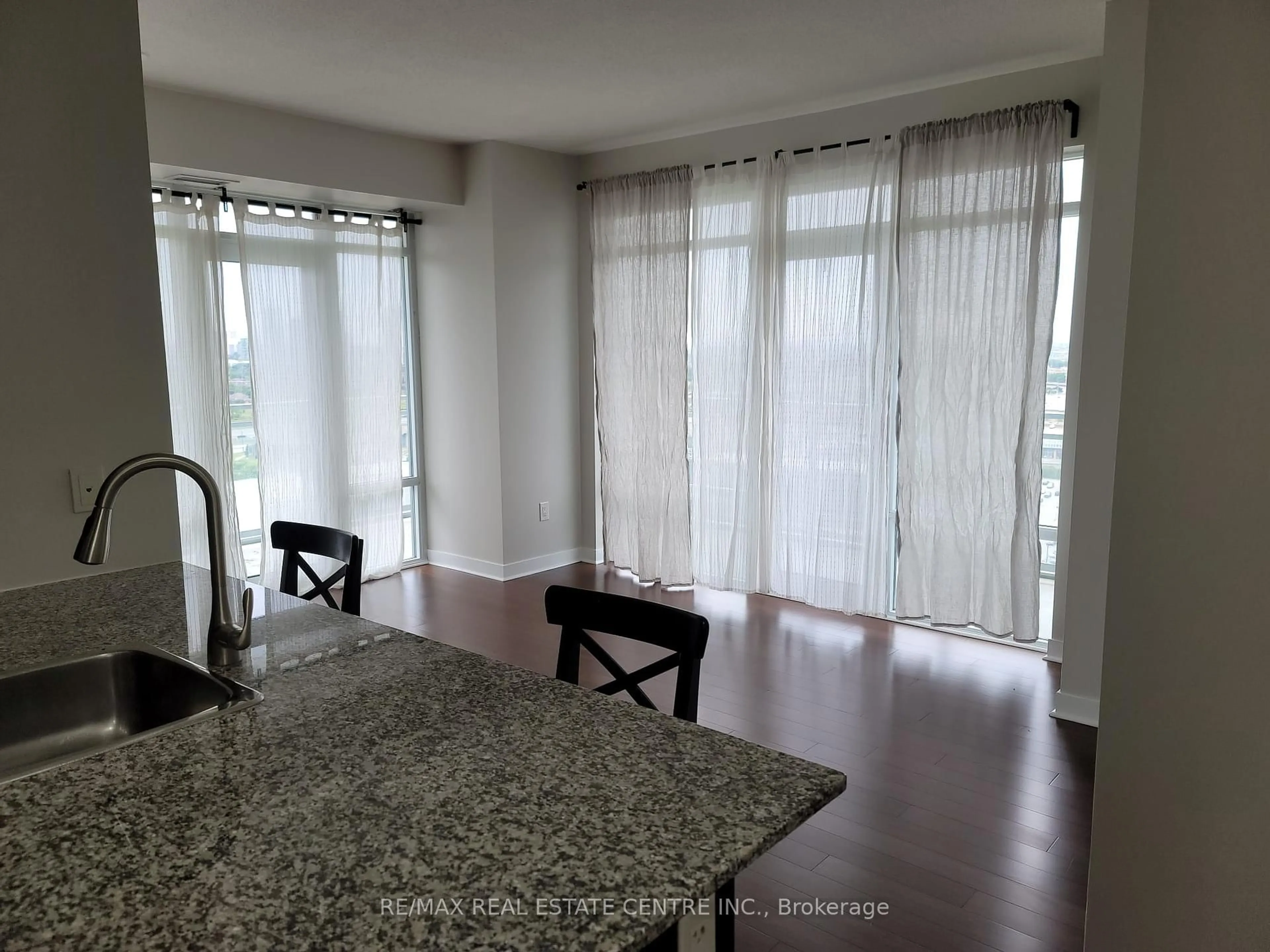 A pic of a room for 360 Square One Dr #1711, Mississauga Ontario L5B 0E6