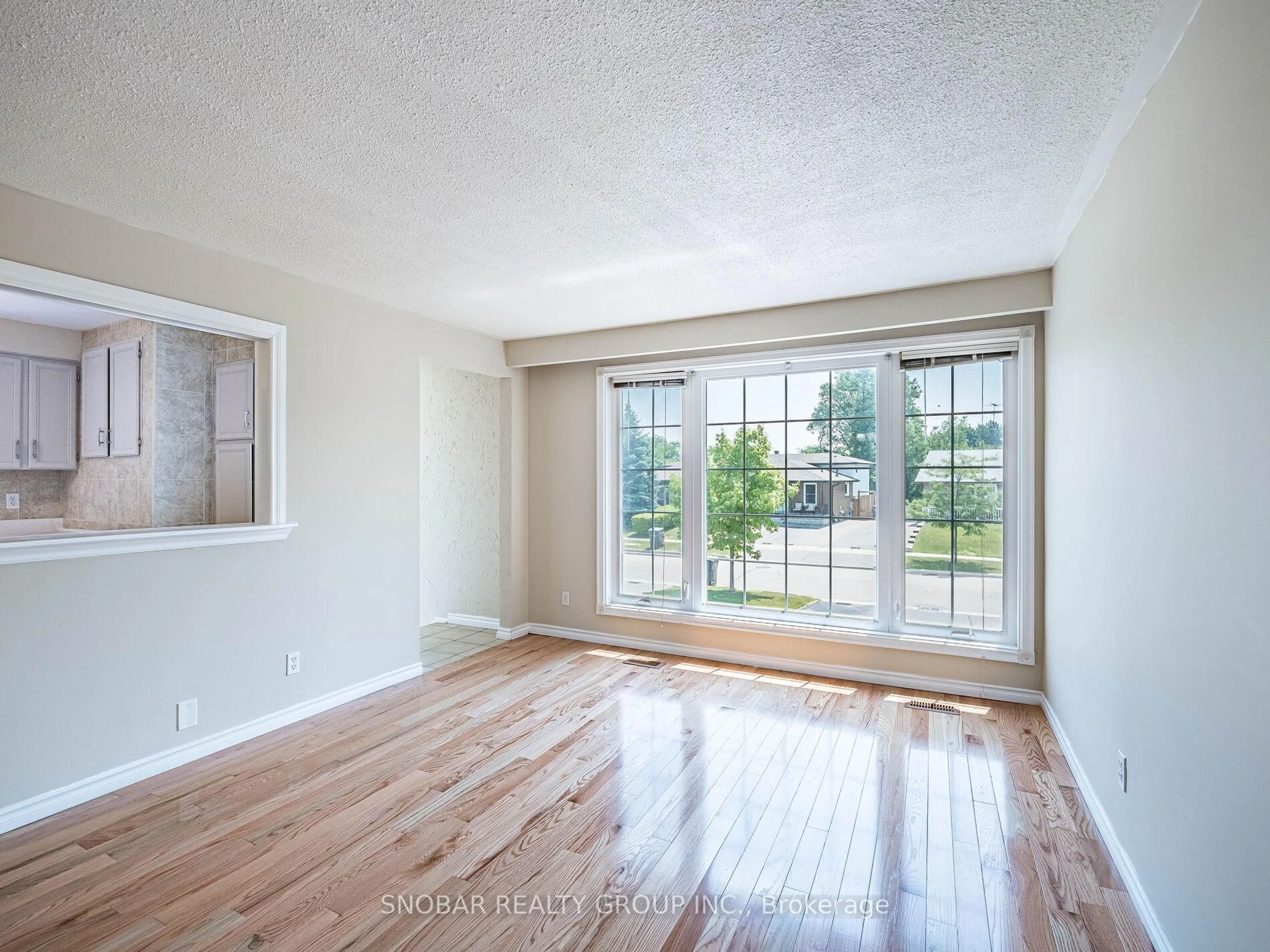A pic of a room for 3326 Homark Dr, Mississauga Ontario L4Y 2K4