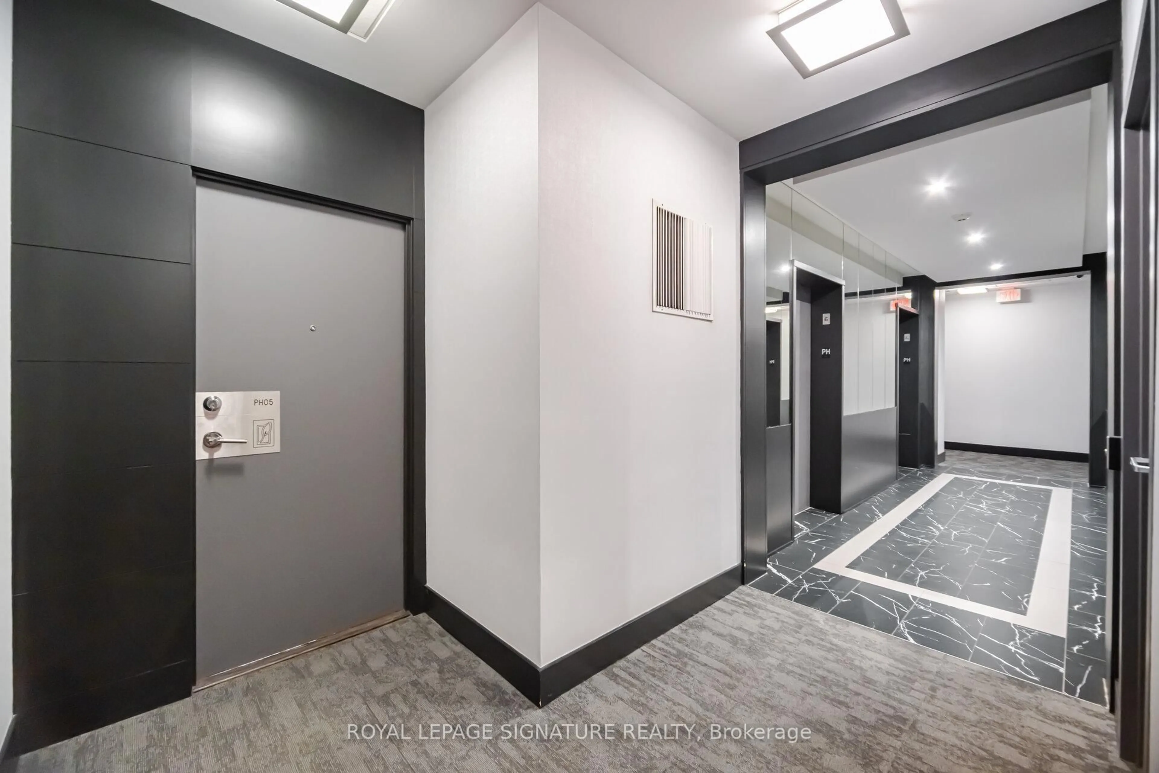 Indoor foyer for 4070 Confederation Pkwy #PH4605, Mississauga Ontario L5B 0E9