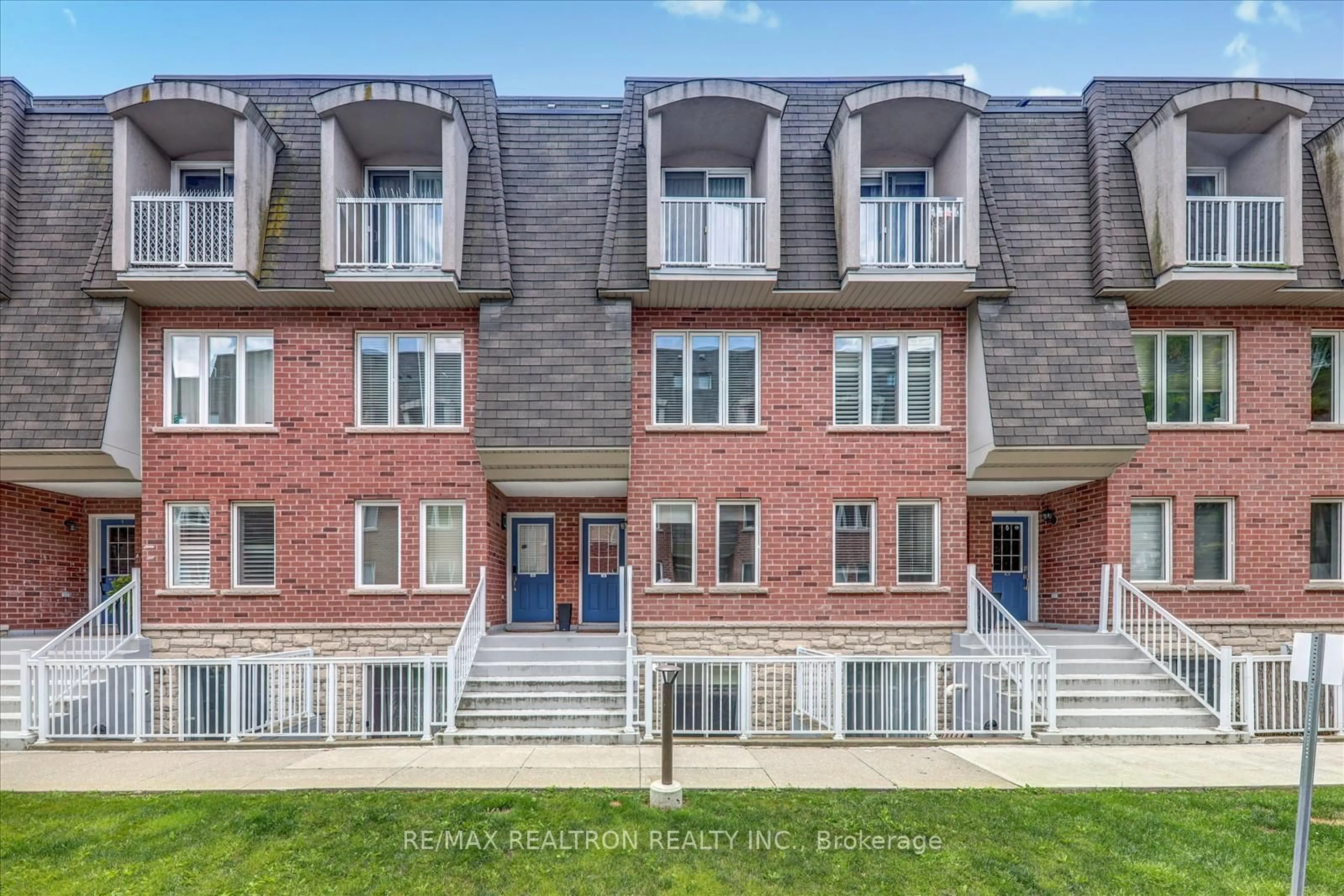 Home with brick exterior material, street for 35 Foundry Ave #34, Toronto Ontario M6H 4K7