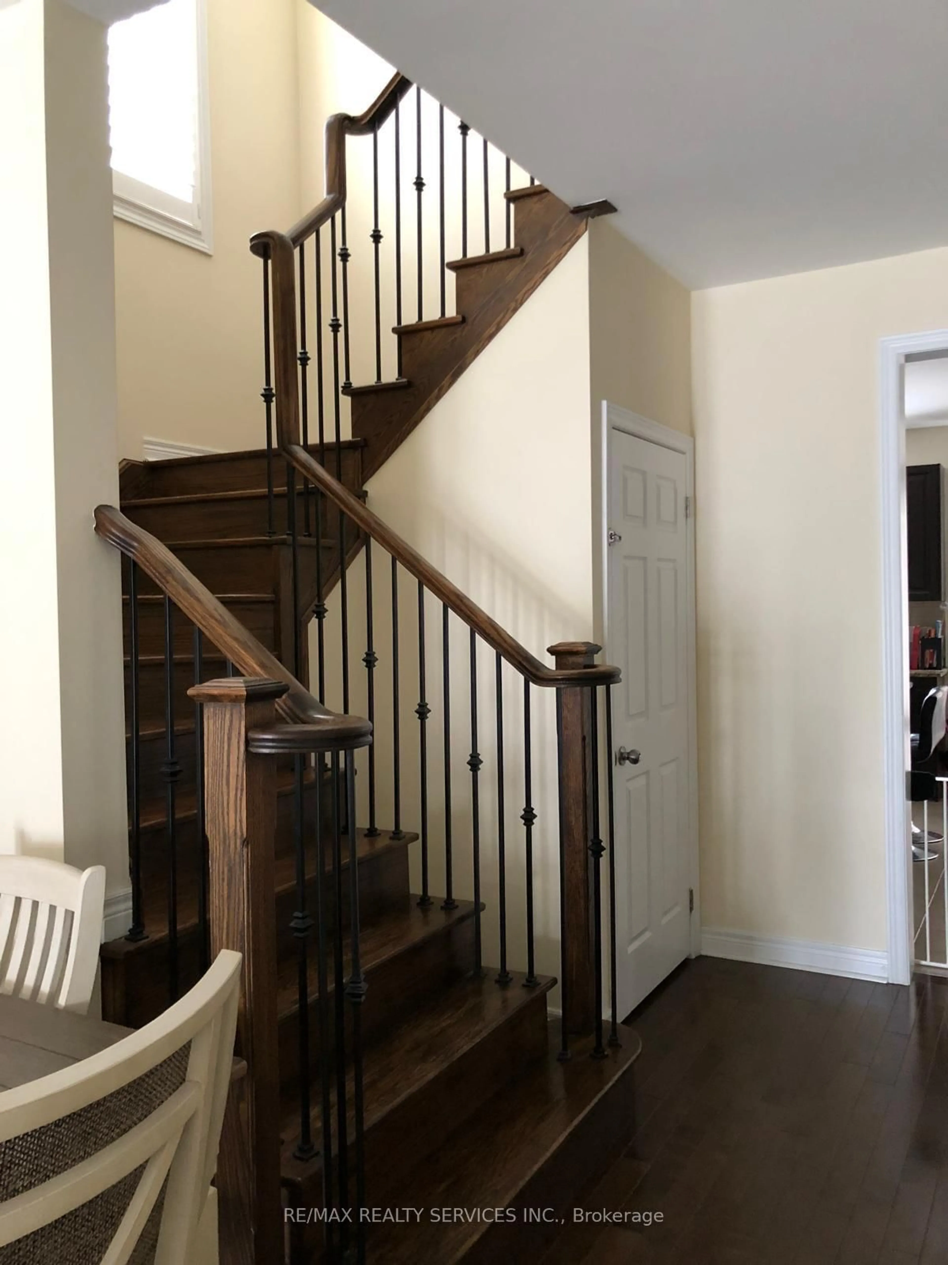 Stairs for 9 Beechmont Dr, Brampton Ontario L6Y 0B7