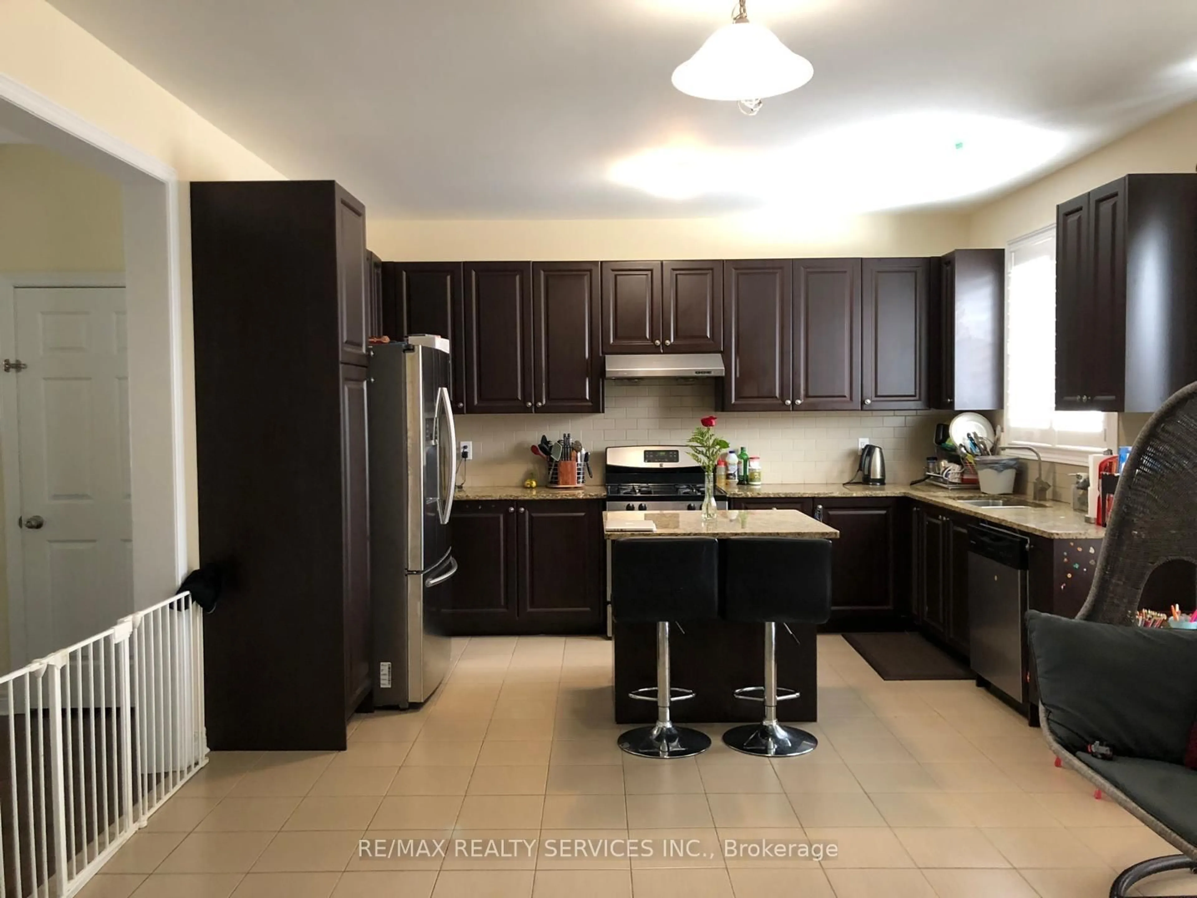 Open concept kitchen, unknown for 9 Beechmont Dr, Brampton Ontario L6Y 0B7