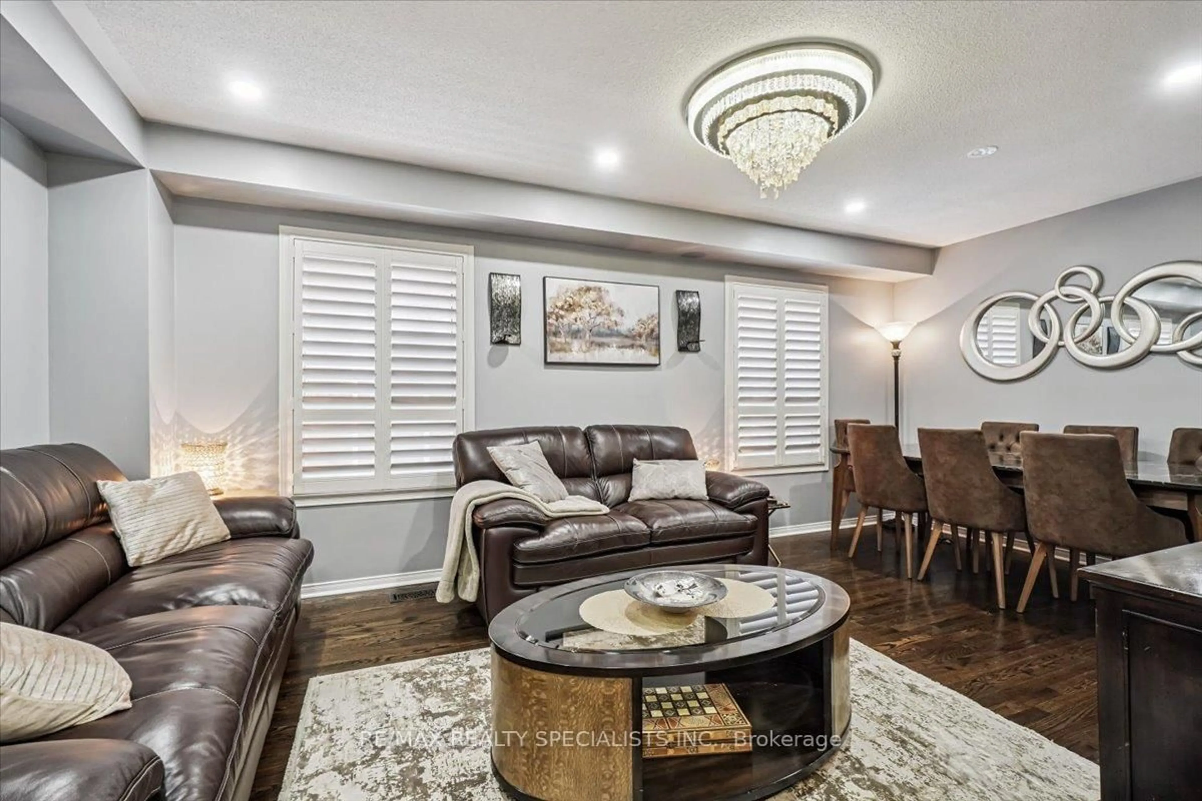 Living room with furniture, unknown for 3433 Sunlight St, Mississauga Ontario L5M 7M8