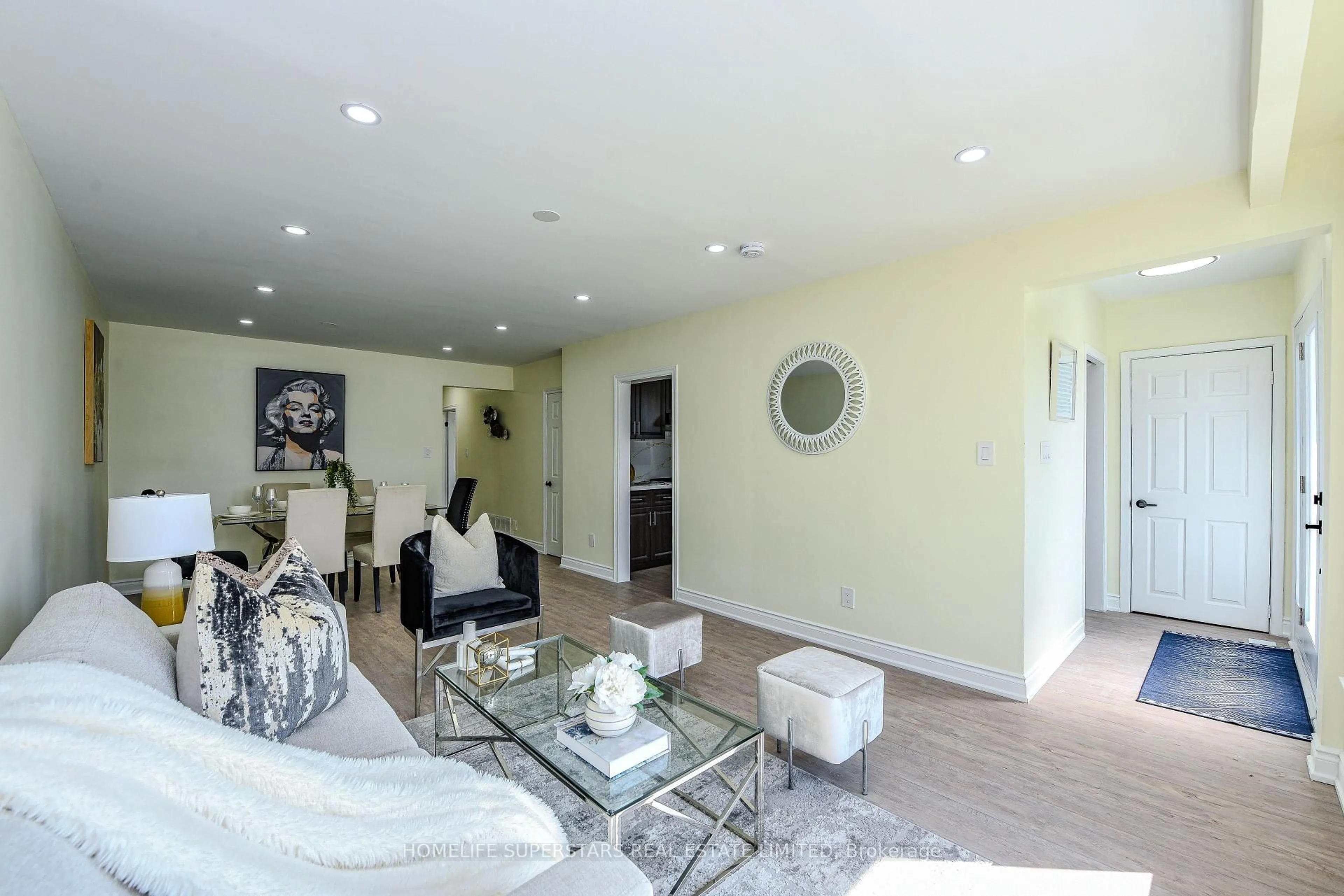 Living room with furniture, unknown for 9 Aloma Cres, Brampton Ontario L6T 2N8