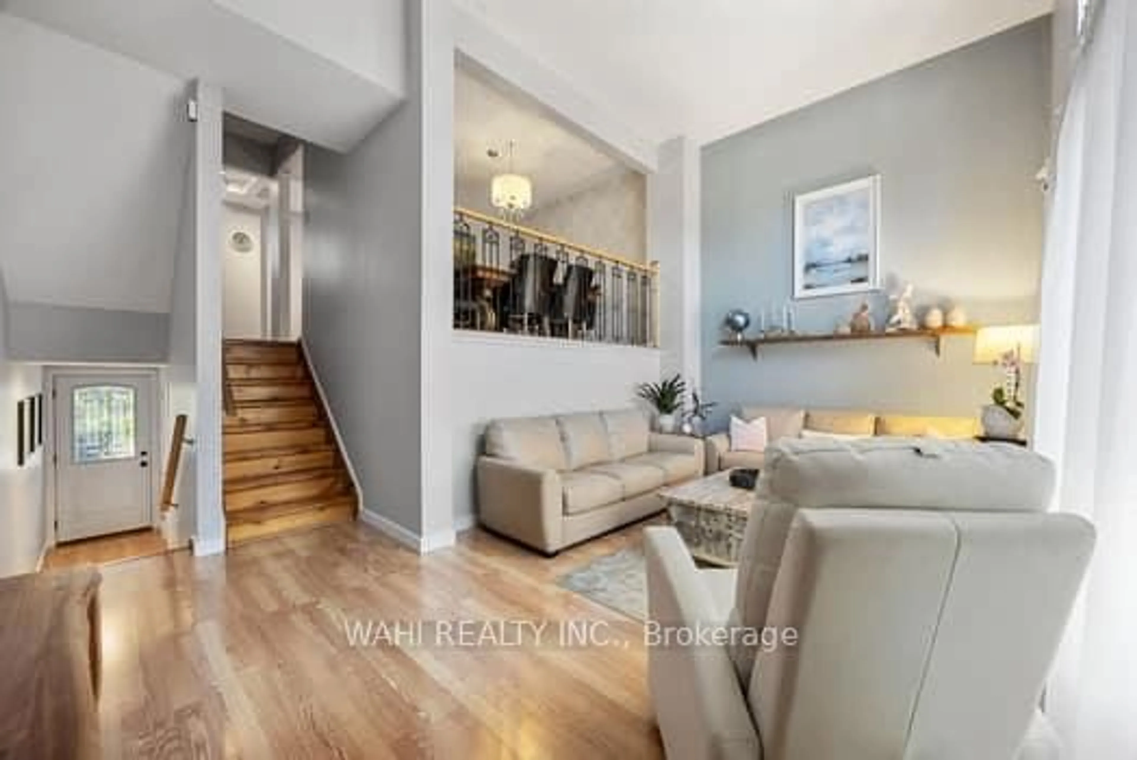 Living room with furniture, wood/laminate floor for 3175 Kirwin Ave #31, Mississauga Ontario L5A 3M4
