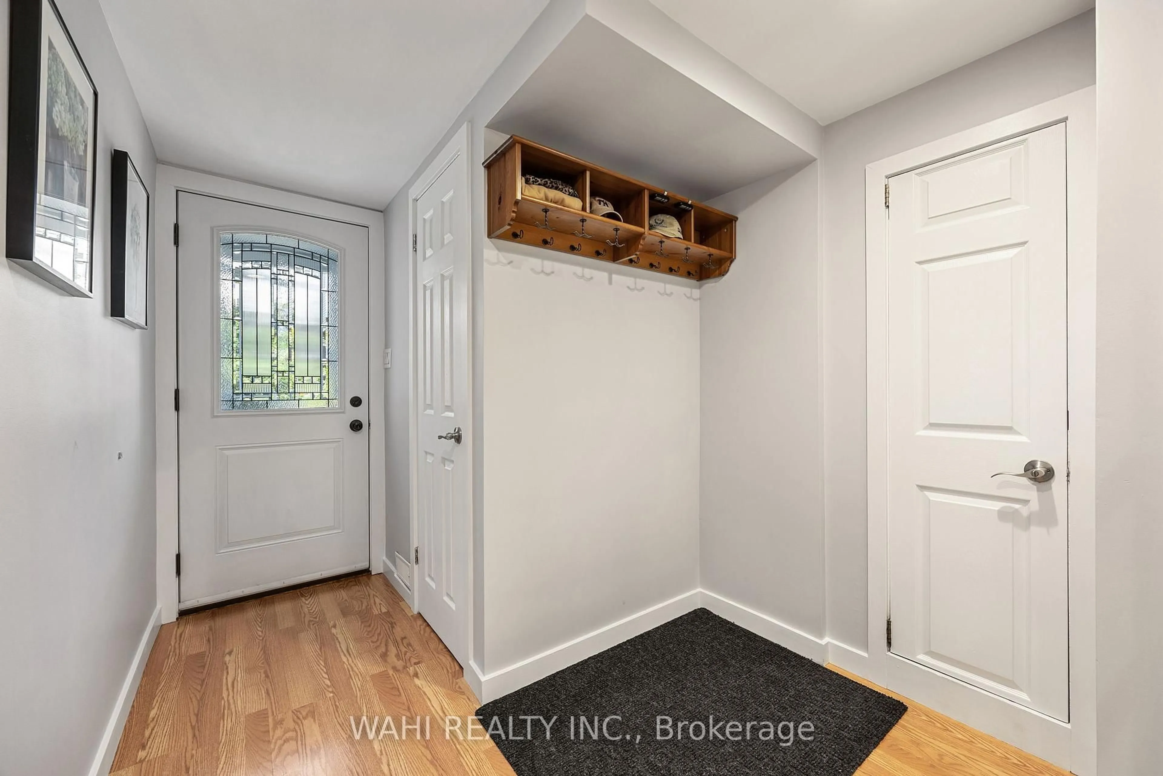 Indoor entryway for 3175 Kirwin Ave #31, Mississauga Ontario L5A 3M4