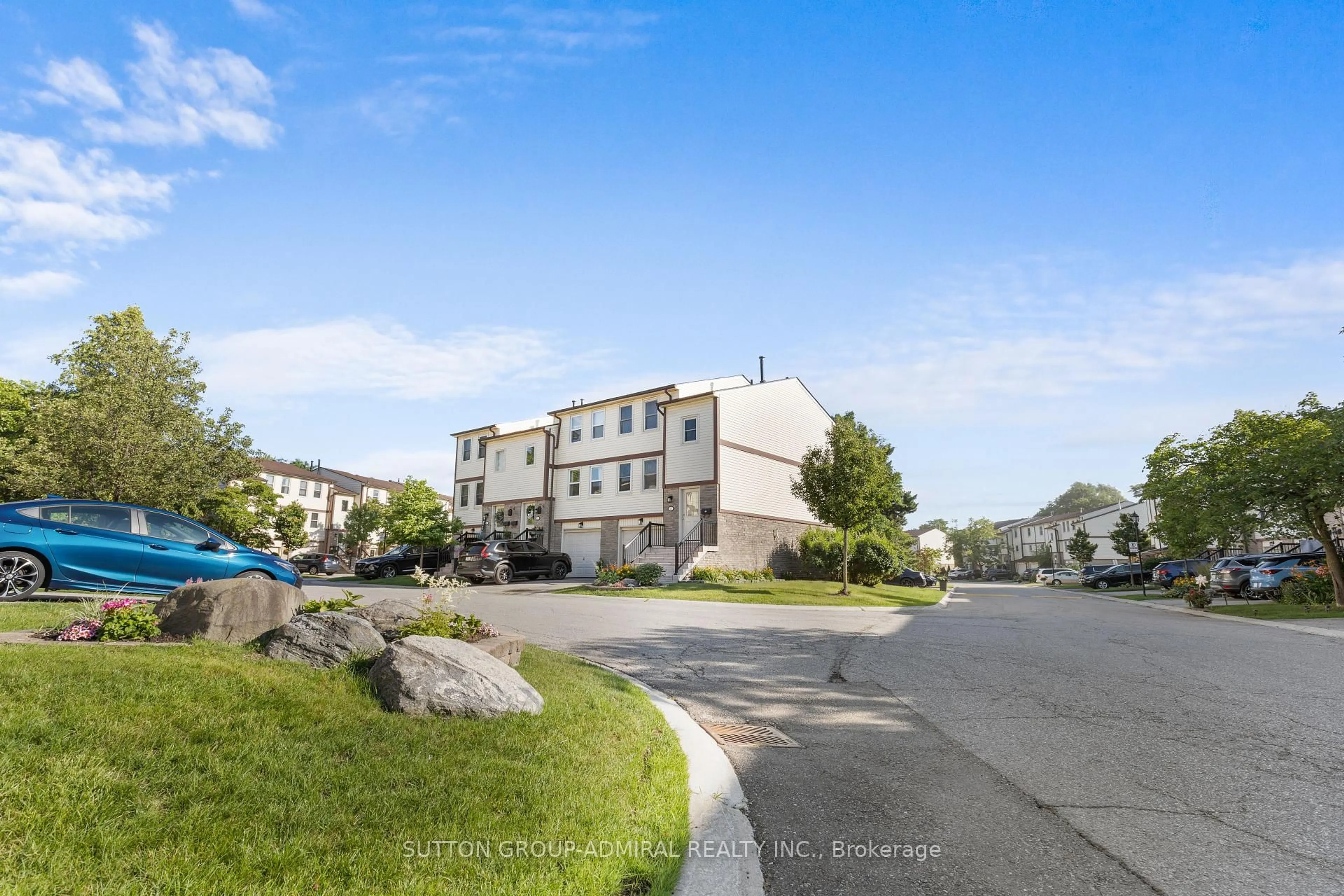 Patio, mountain view for 7340 Copenhagen Rd #63, Mississauga Ontario L5N 2S5