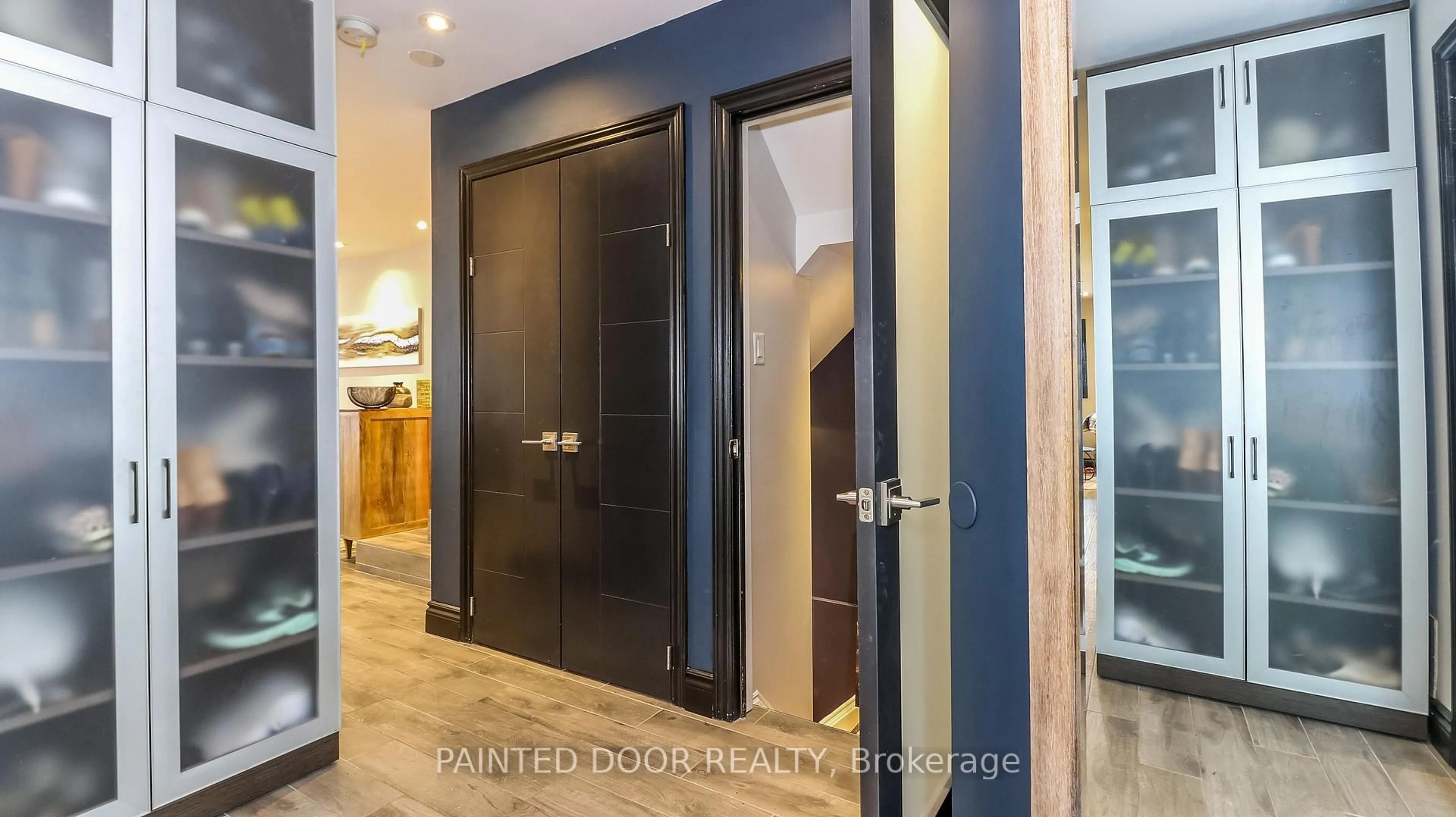 Indoor entryway for 20 Manett Cres, Brampton Ontario L6X 4X4