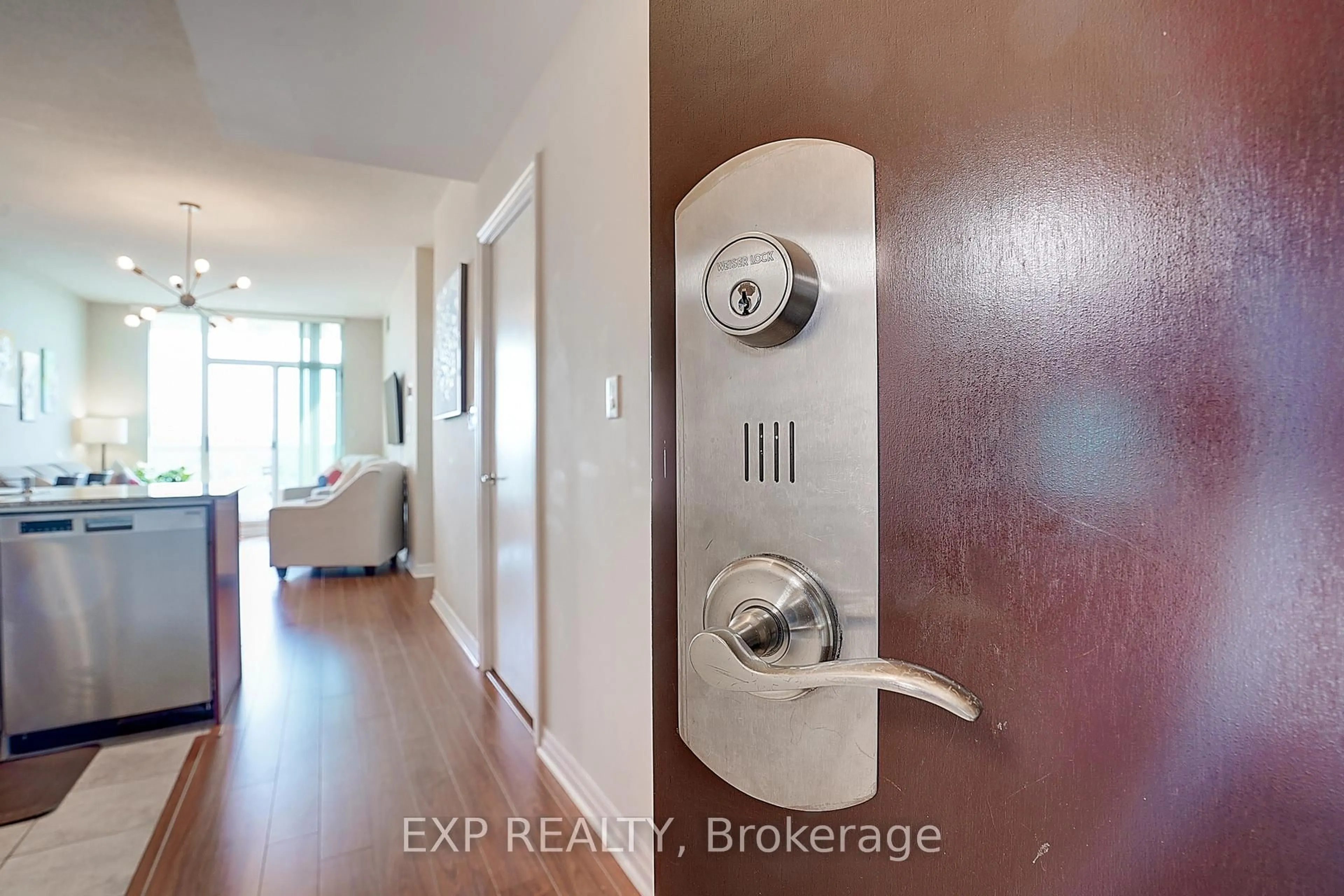 Indoor entryway for 1359 Rathburn Rd #1111, Mississauga Ontario L4W 5P7