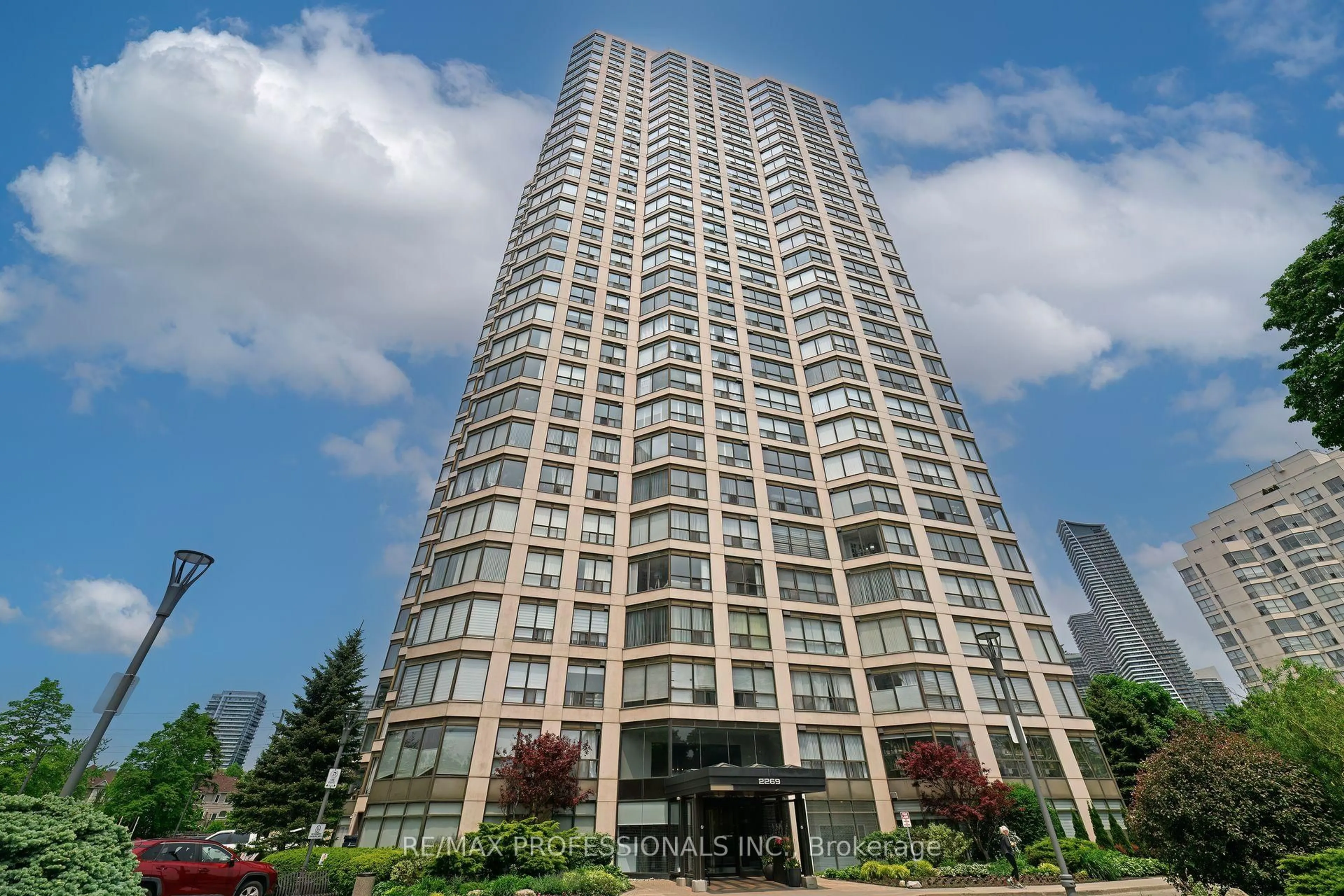 Indoor foyer for 2269 Lakeshore Rd #2004, Toronto Ontario M8V 3X6