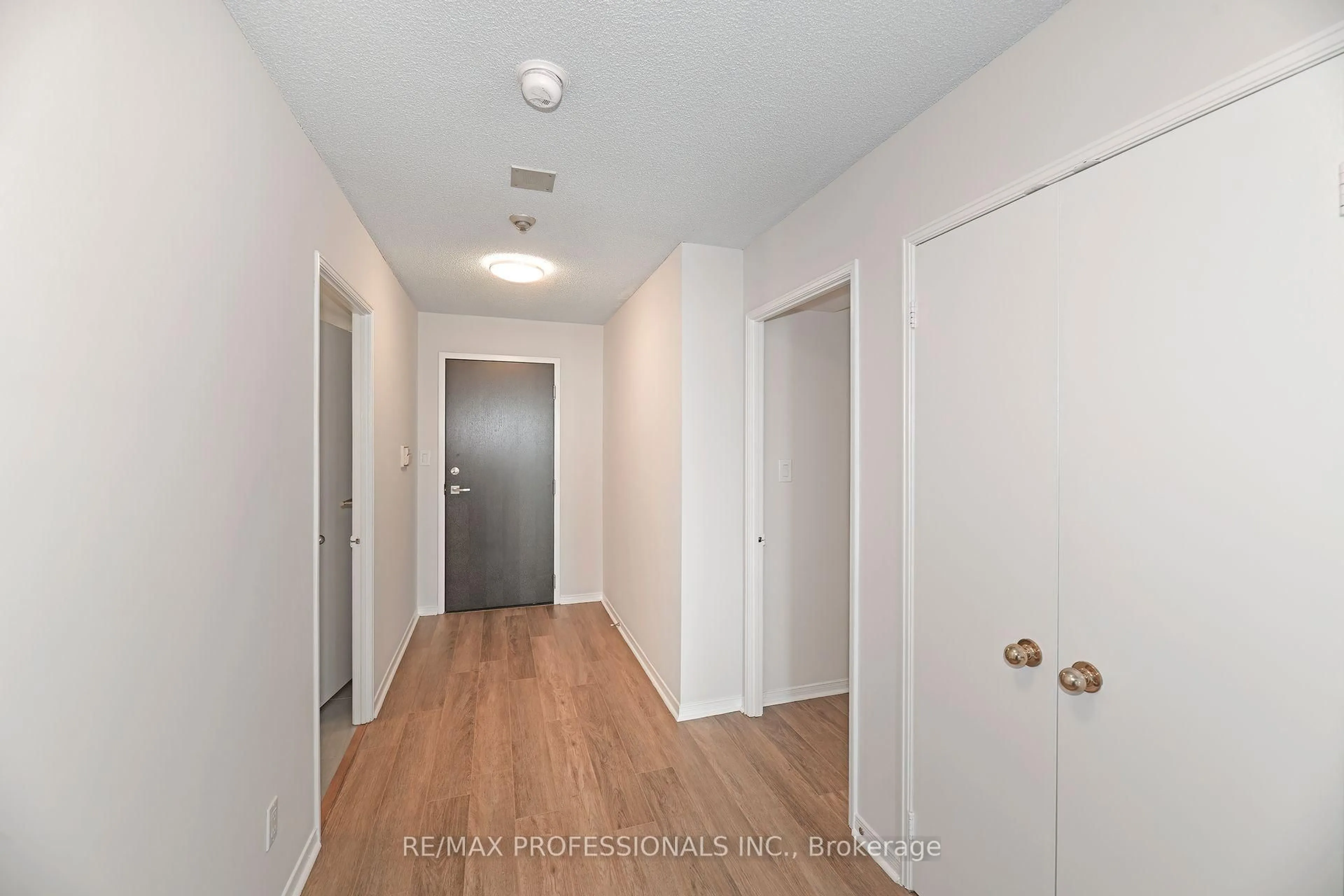 Indoor entryway for 2269 Lakeshore Rd #2004, Toronto Ontario M8V 3X6