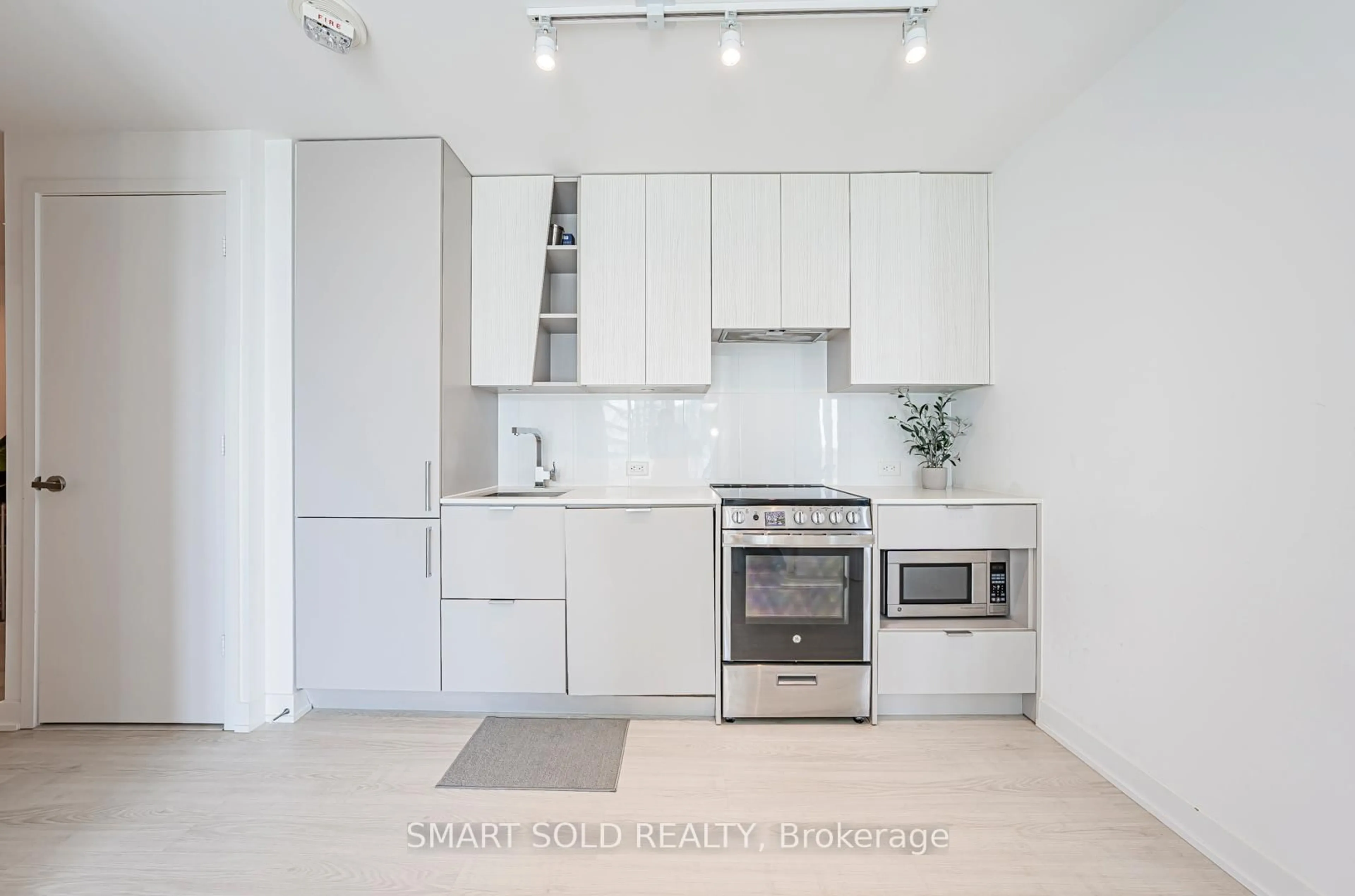 Standard kitchen, unknown for 3883 Quartz Rd #1101, Mississauga Ontario L5B 0M4