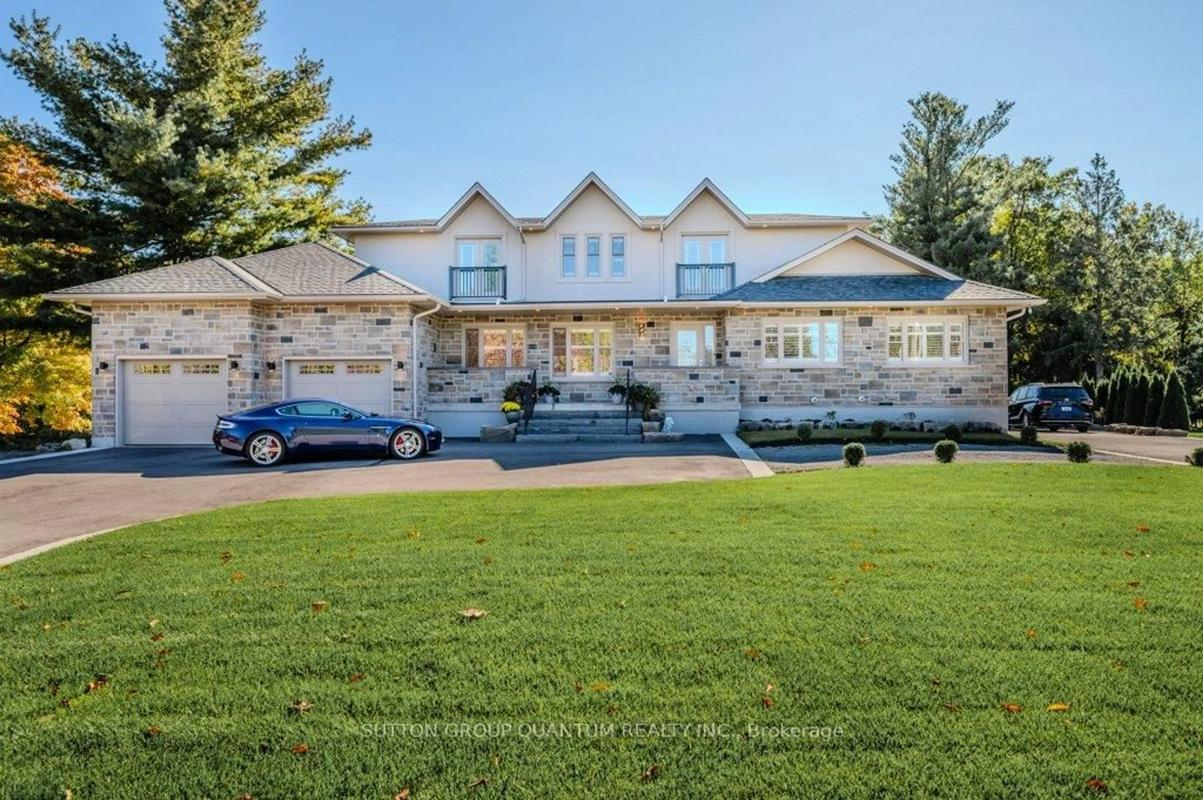 A pic from outside/outdoor area/front of a property/back of a property/a pic from drone, mountain view for 1354 1 Side Rd, Burlington Ontario L7P 0R9