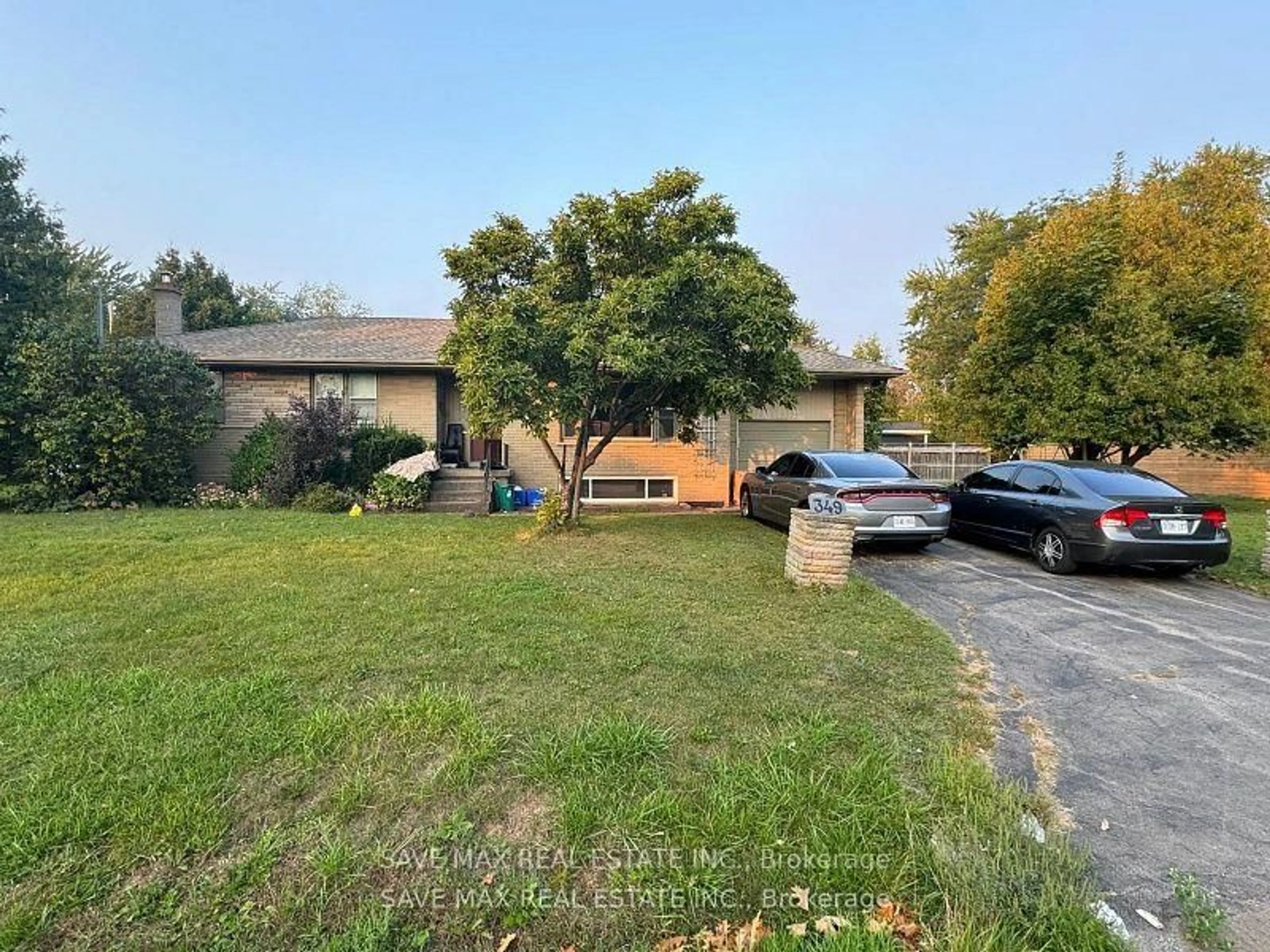 A pic from outside/outdoor area/front of a property/back of a property/a pic from drone, street for 349 Sherin Dr, Oakville Ontario L6L 4J2