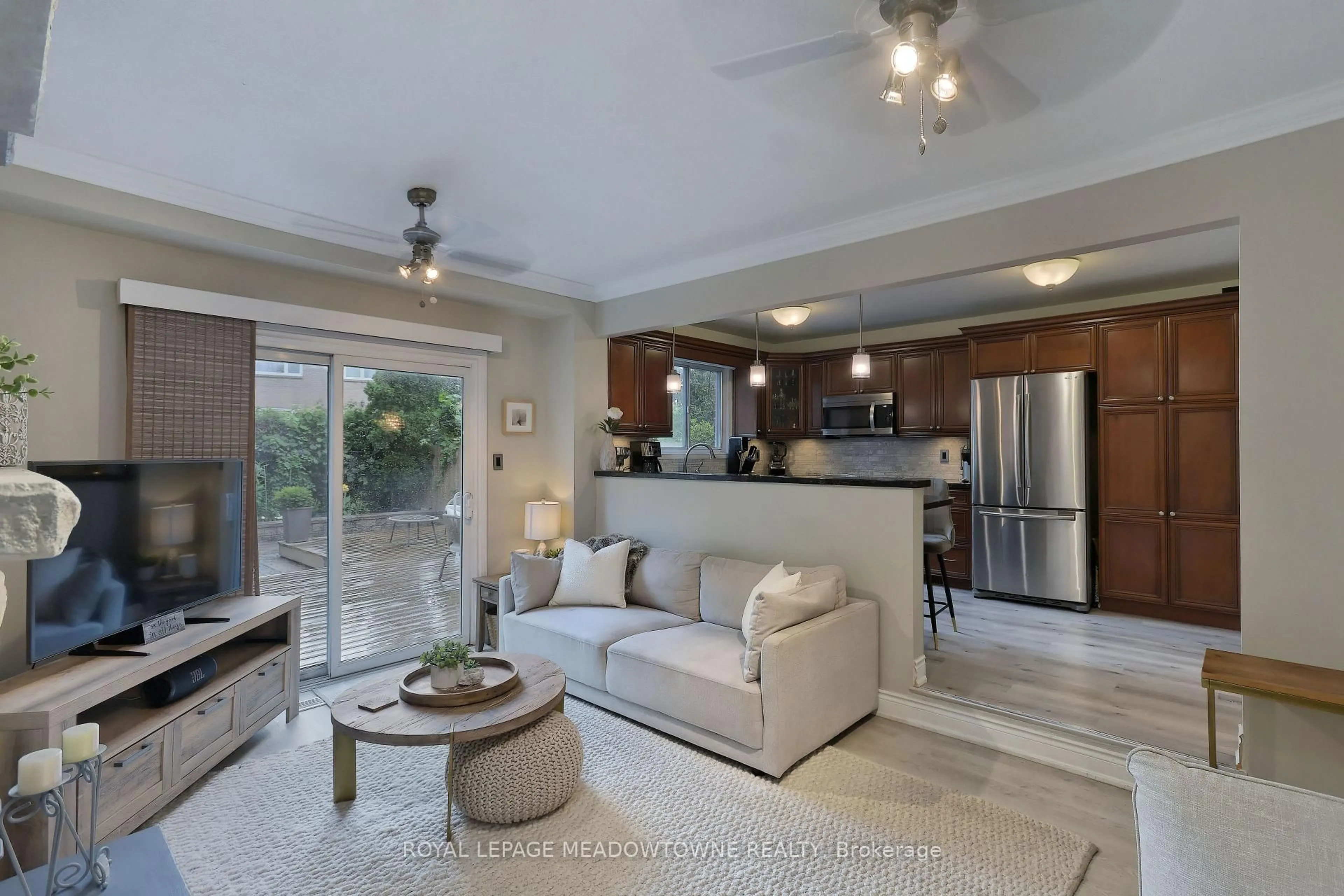 Living room with furniture, ceramic/tile floor for 4320 Shelby Cres, Mississauga Ontario L4W 3T3