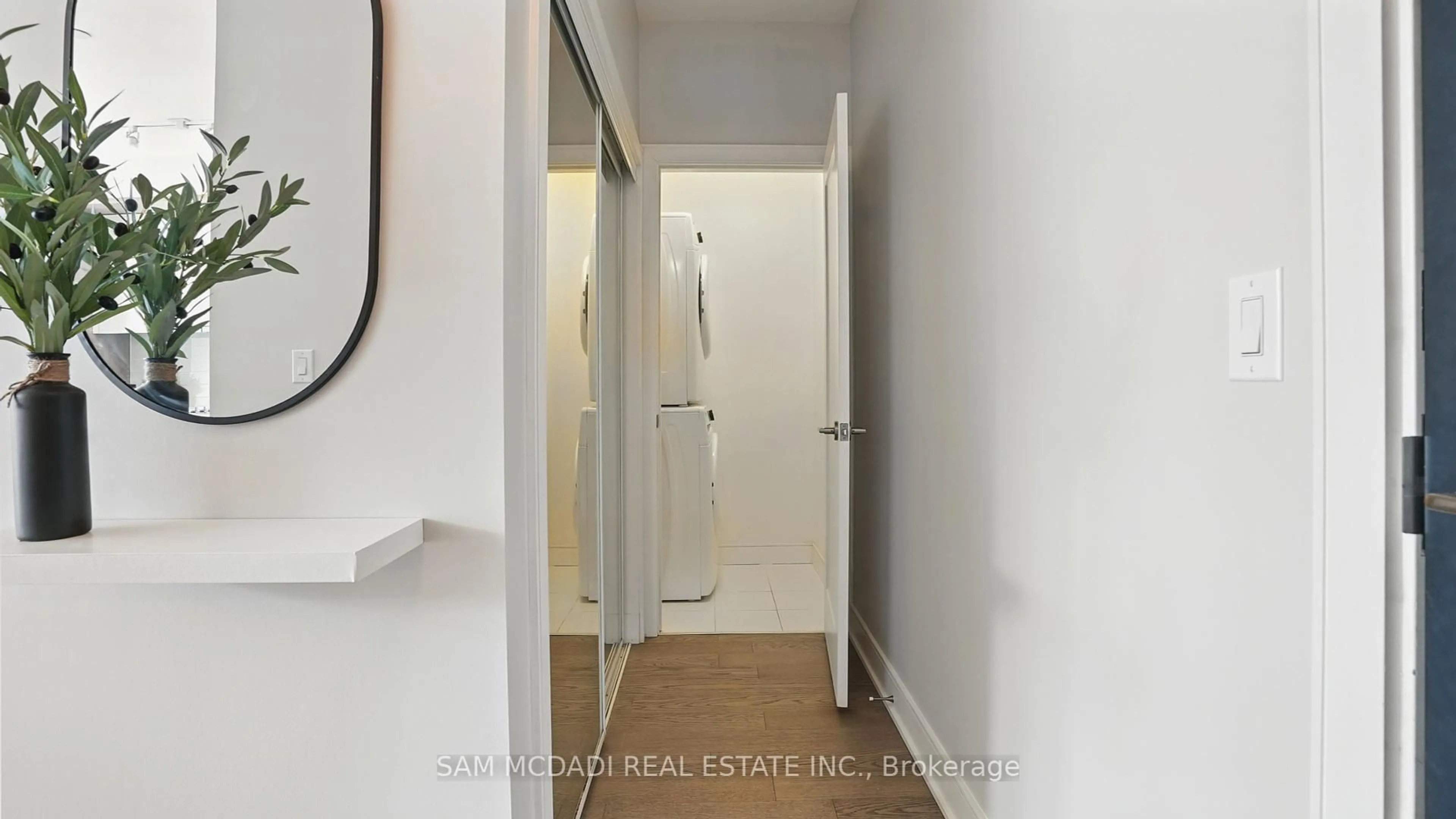 Unknown for 1575 Lakeshore Rd #415, Mississauga Ontario L5J 0B1