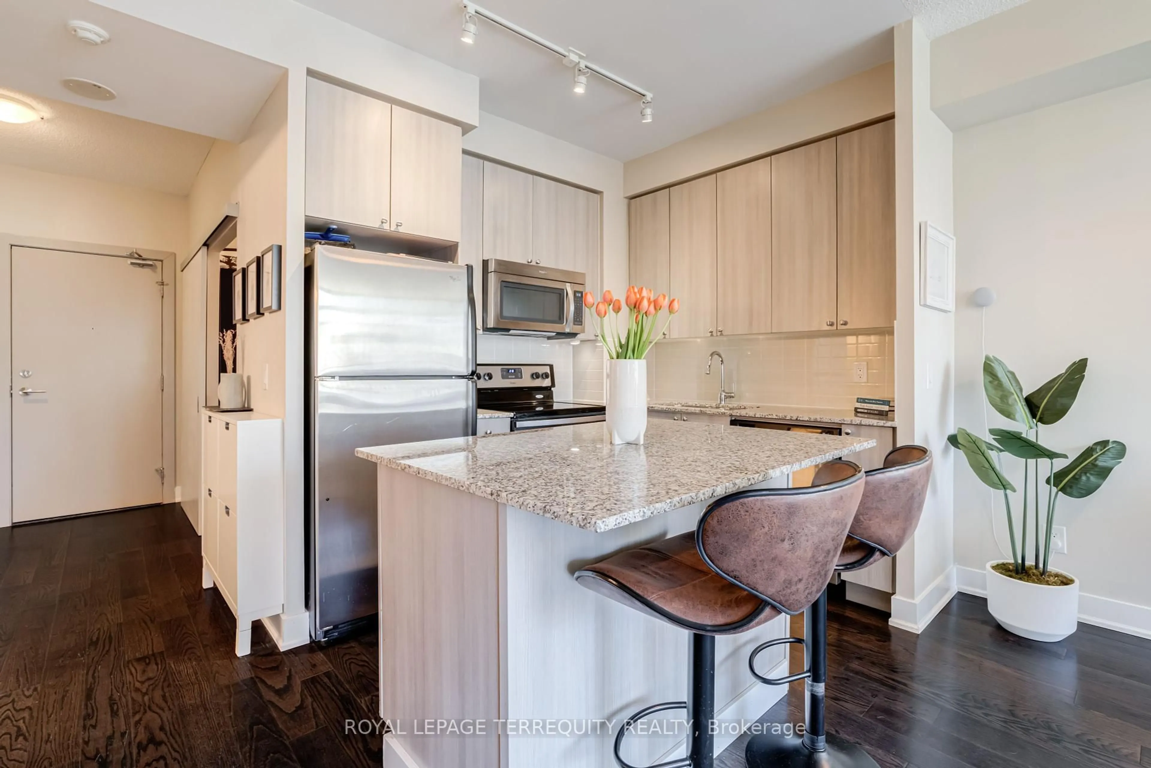 Open concept kitchen, unknown for 1638 Bloor St #204, Toronto Ontario M6P 0A6