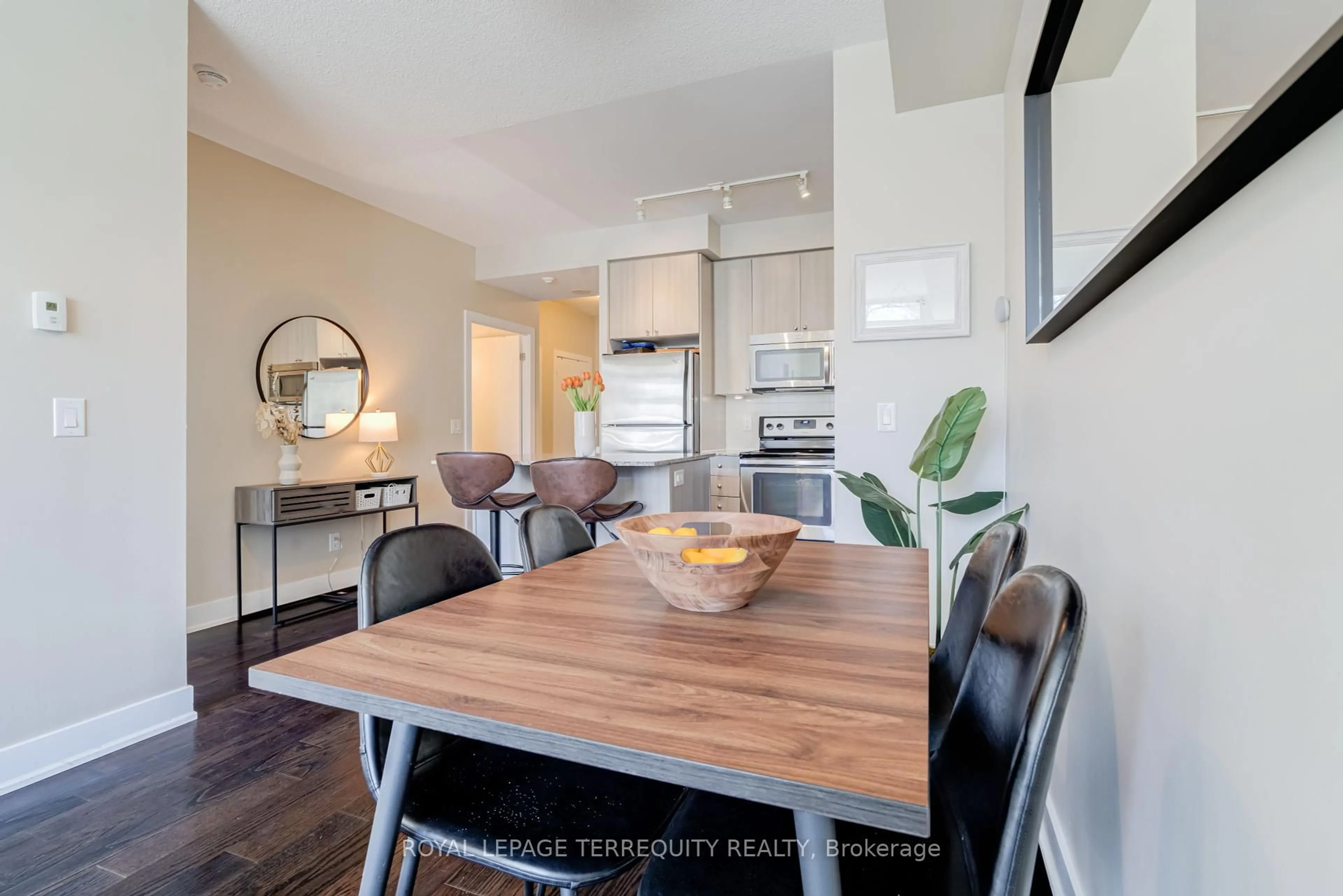 Open concept kitchen, wood/laminate floor for 1638 Bloor St #204, Toronto Ontario M6P 0A6