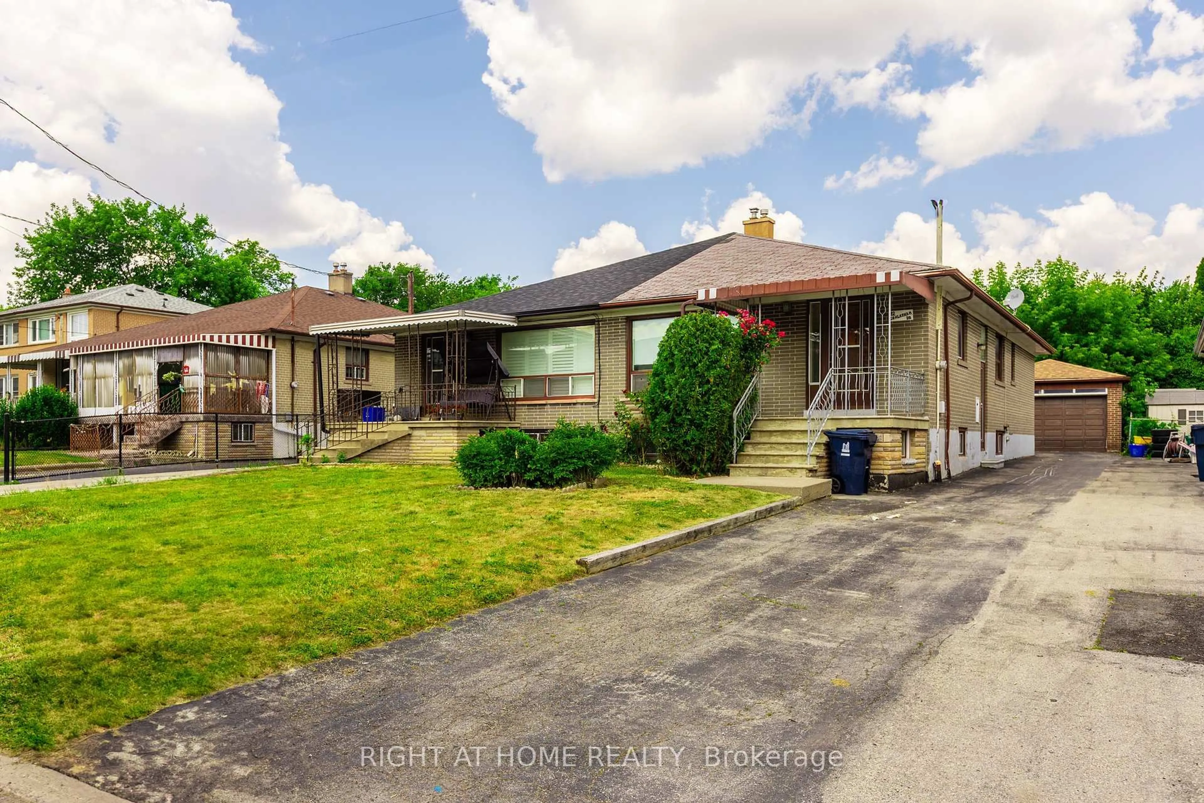 A pic from outside/outdoor area/front of a property/back of a property/a pic from drone, street for 42 Chalkfarm Dr, Toronto Ontario M3L 1L2