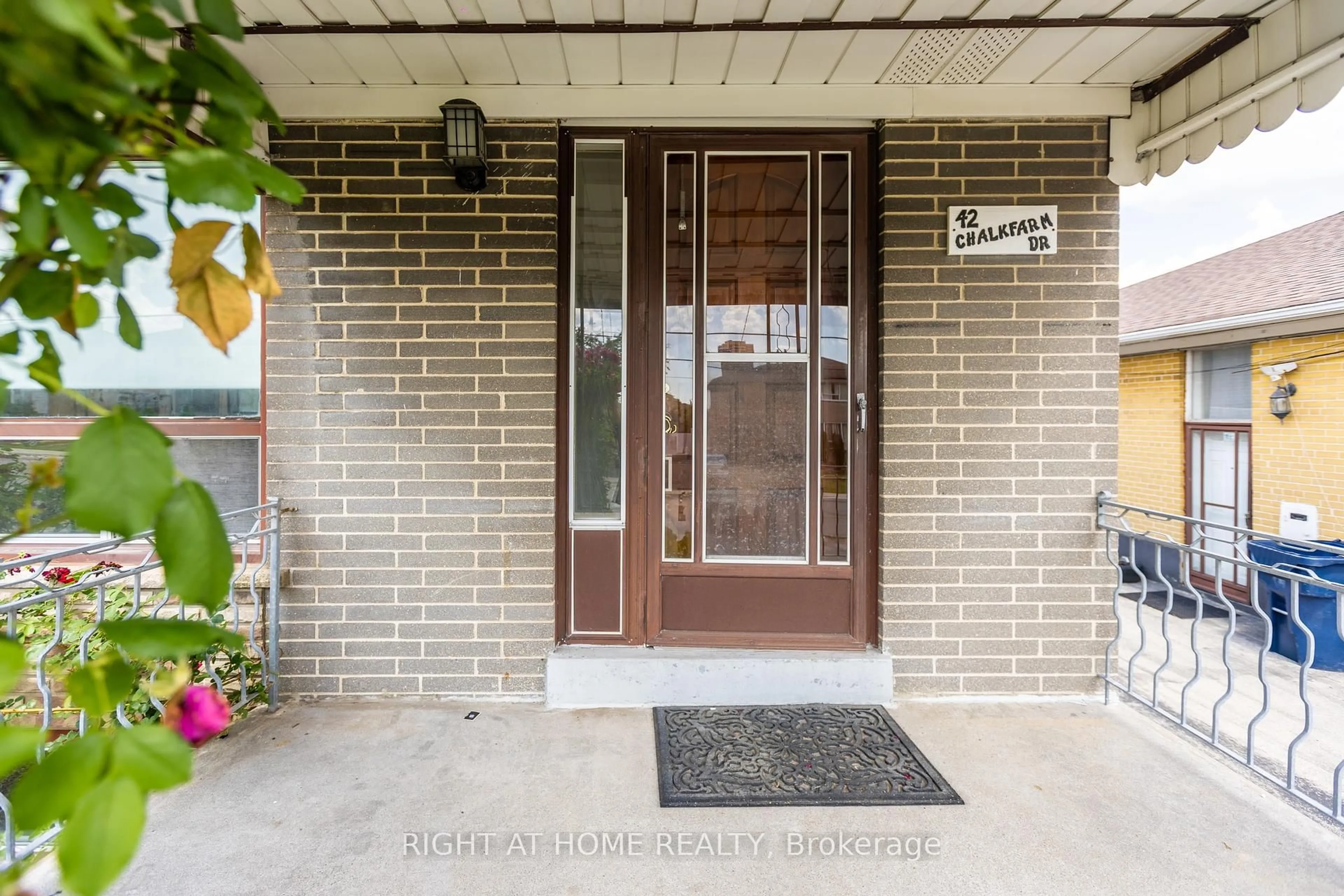 Indoor entryway for 42 Chalkfarm Dr, Toronto Ontario M3L 1L2