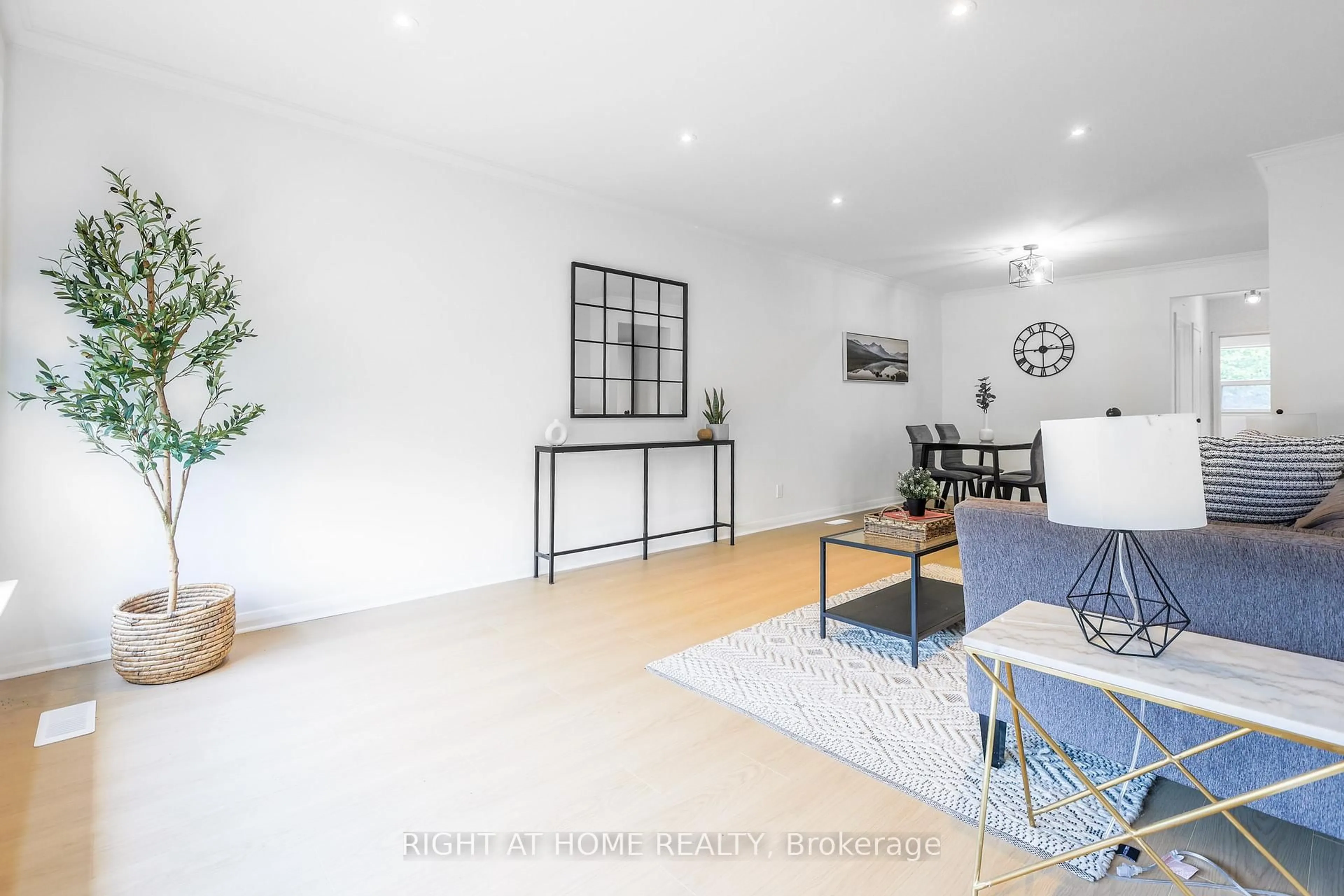 Living room with furniture, unknown for 42 Chalkfarm Dr, Toronto Ontario M3L 1L2