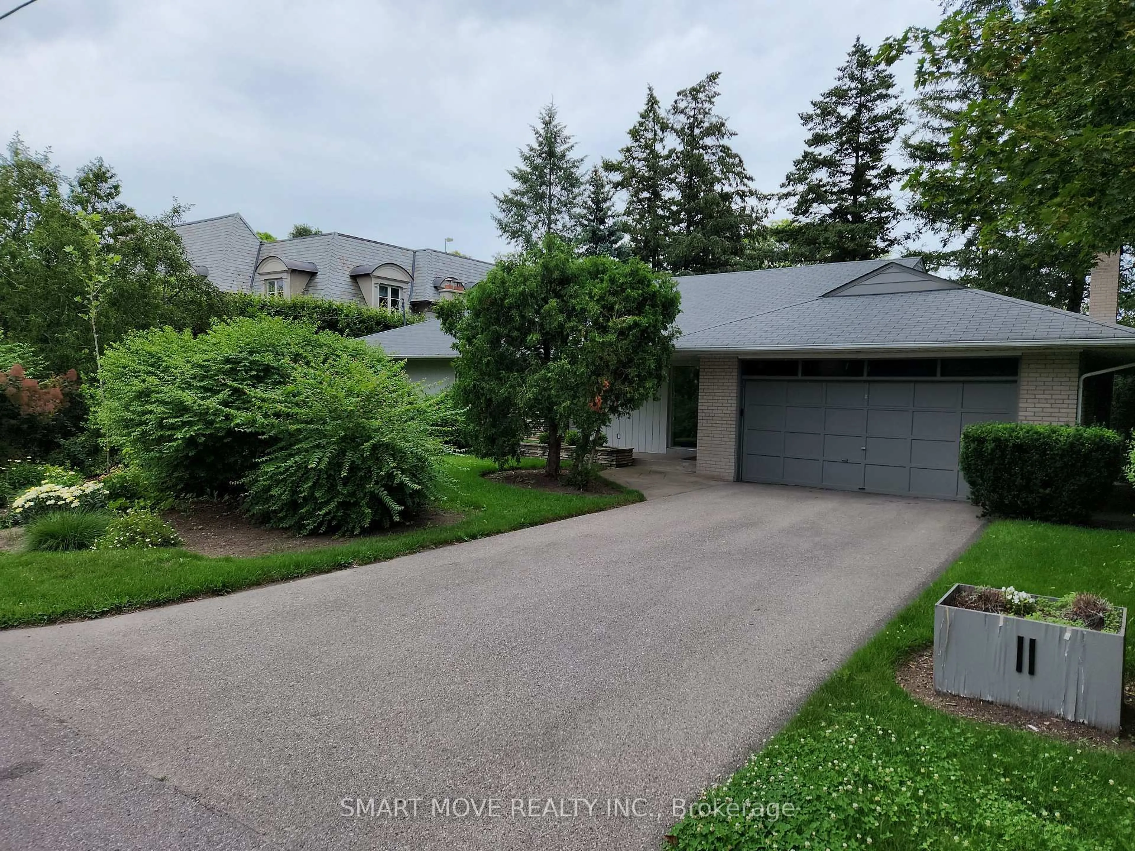 A pic from outside/outdoor area/front of a property/back of a property/a pic from drone, street for 11 Valecrest Dr, Toronto Ontario M9A 4P4