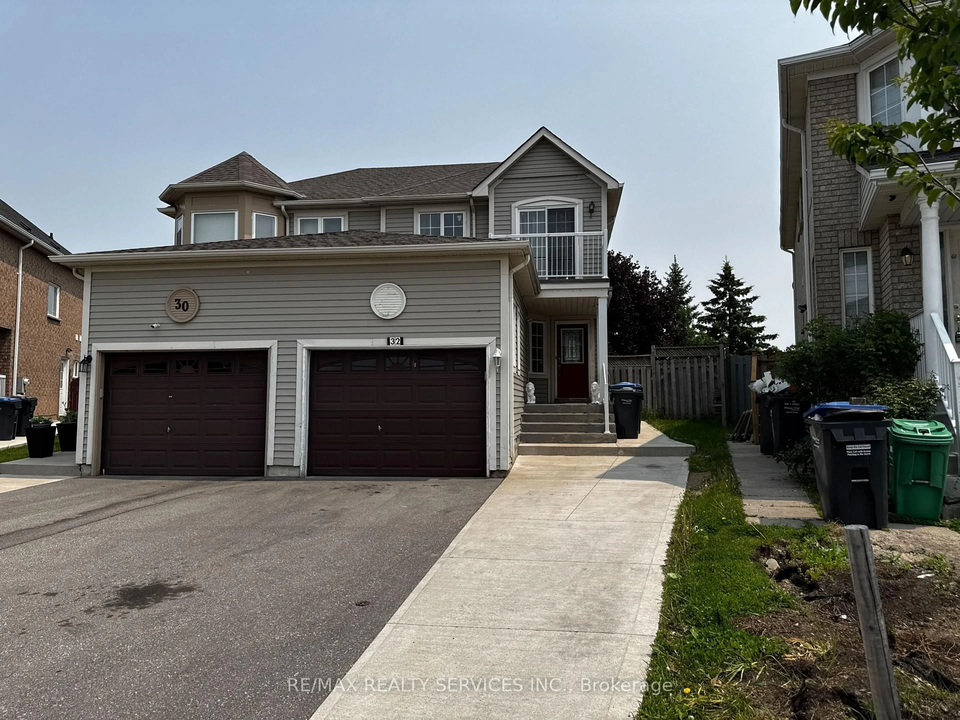 A pic from outside/outdoor area/front of a property/back of a property/a pic from drone, street for 32 Weather Vane Lane, Brampton Ontario L6X 4R5