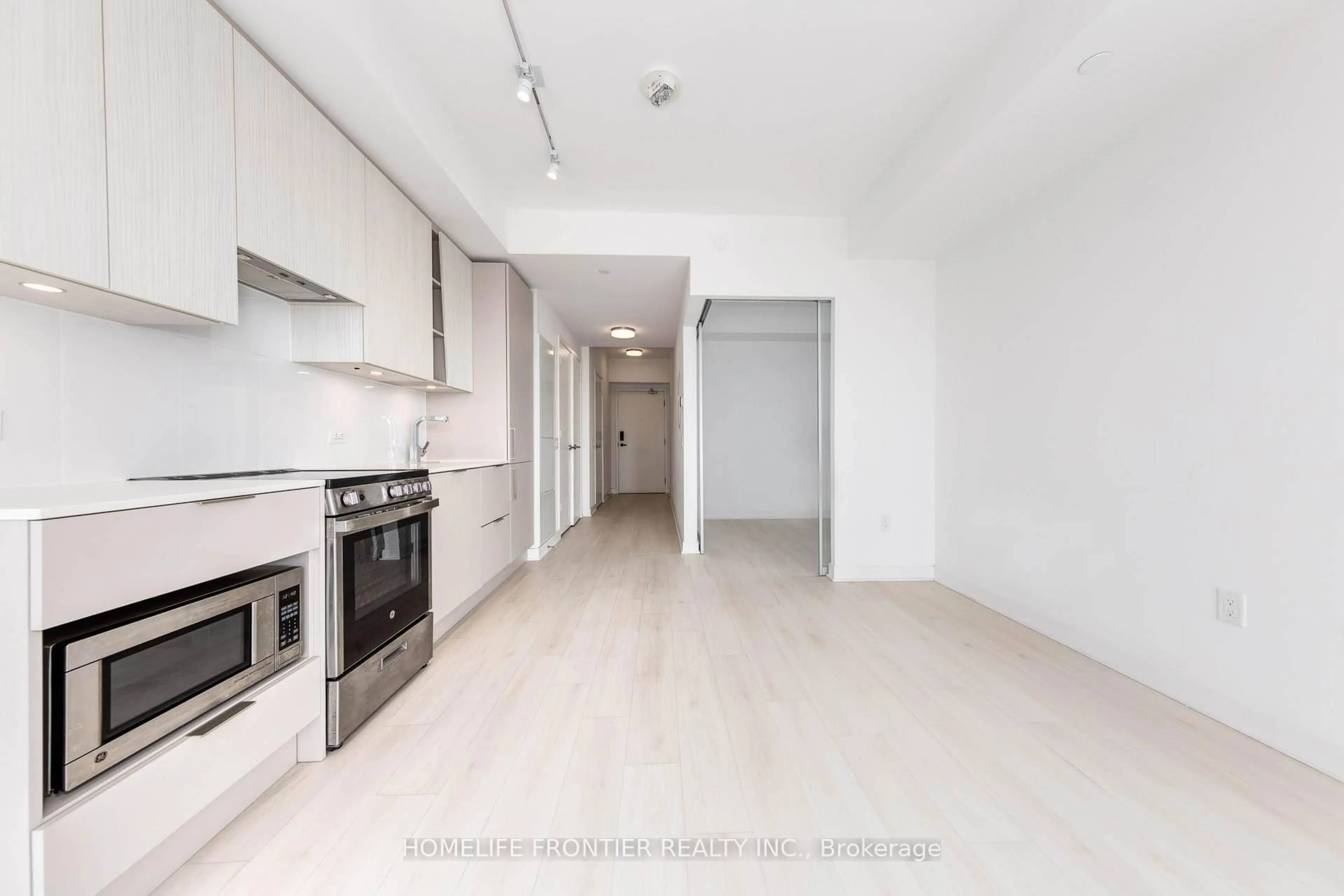 Standard kitchen, unknown for 3900 Confederation Pkwy #2807, Mississauga Ontario L5B 0M3